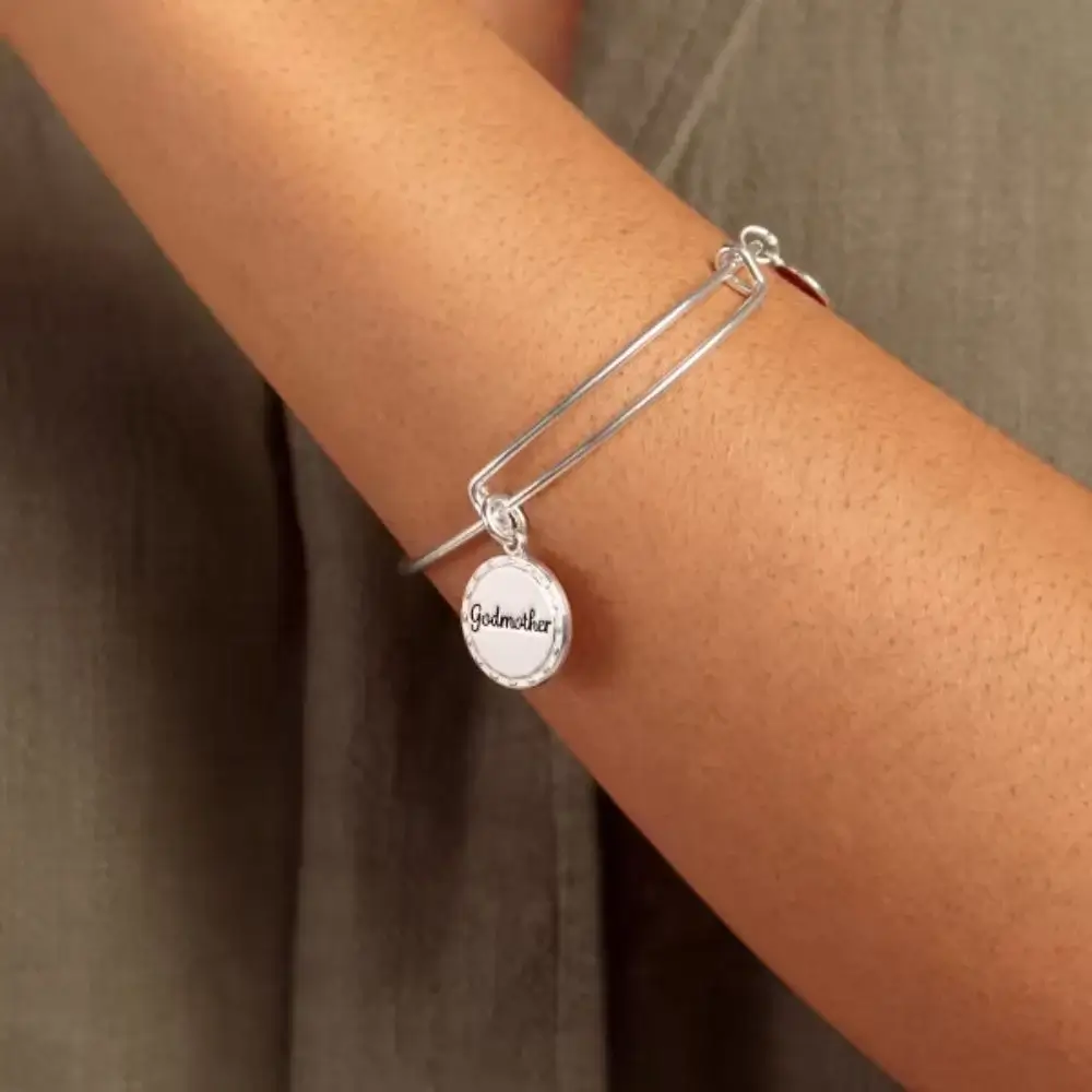 How do you choose the right godmother bracelet?