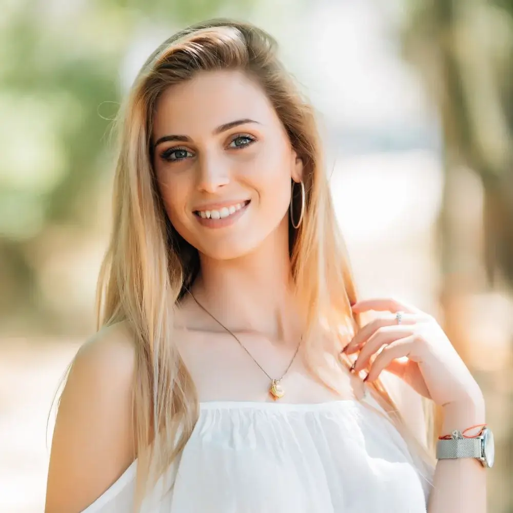 What does metal detox shampoo do to hair?