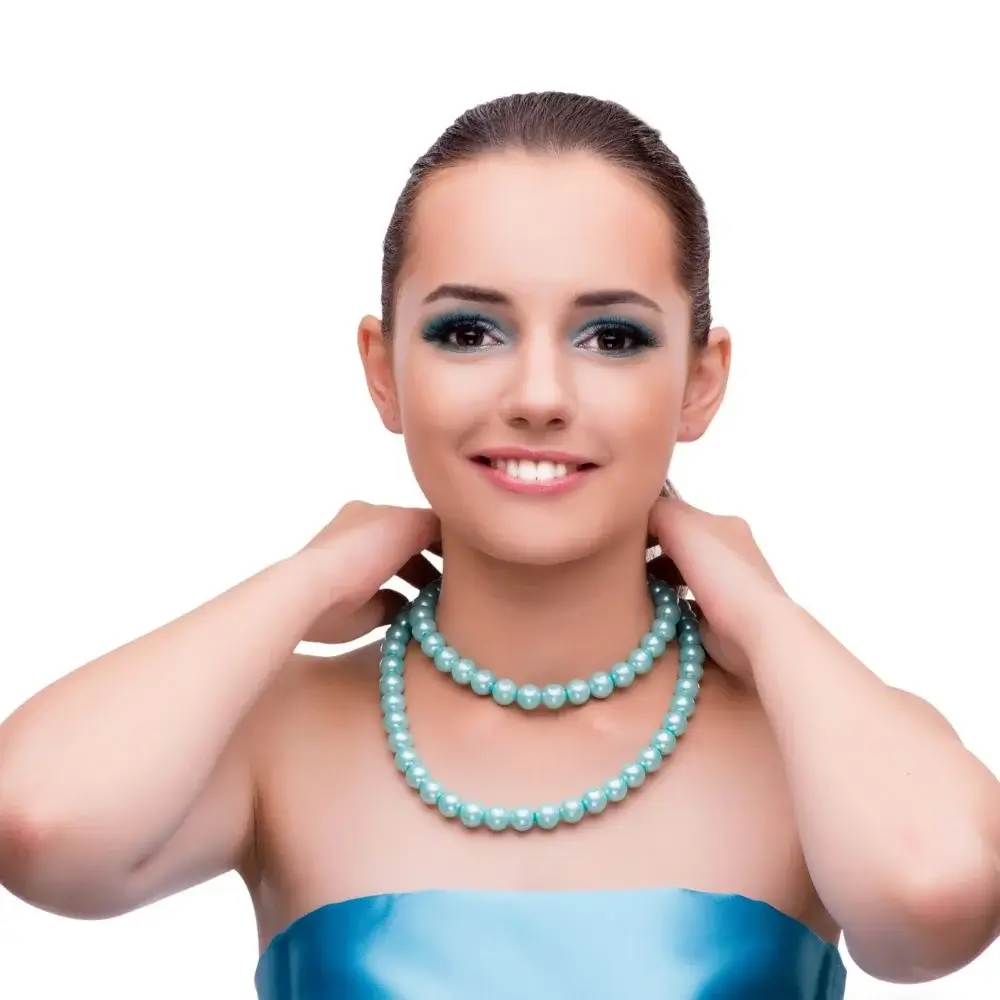 What is a indie necklace without a clasp called?