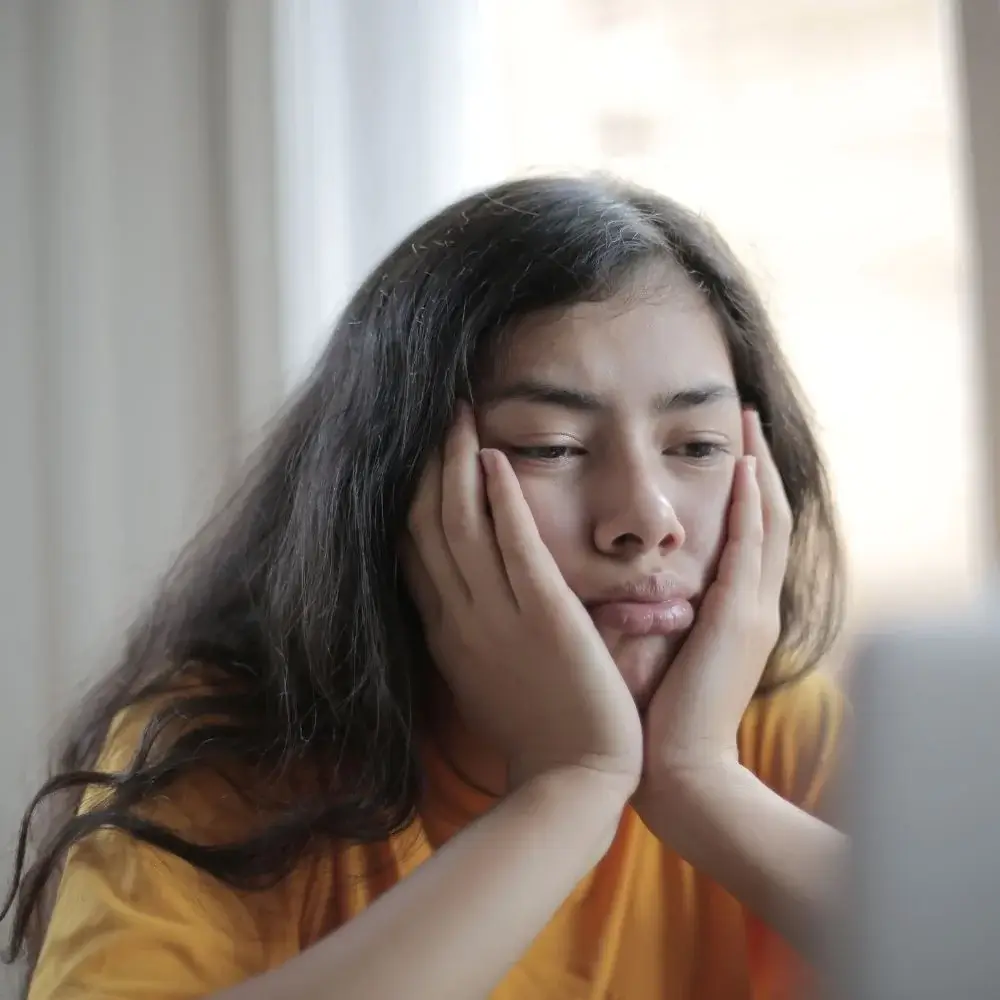 What is the best way to apply lice-killing shampoo?