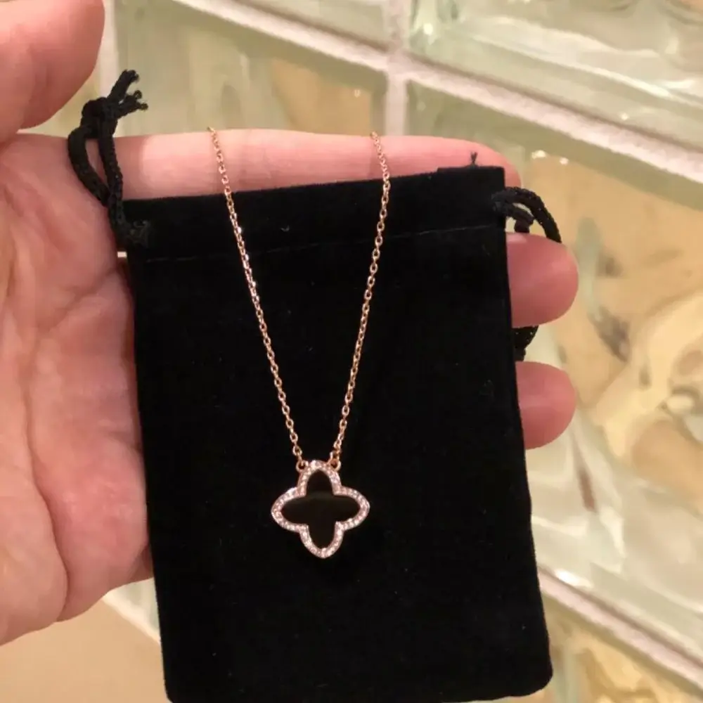 How to find the best clover necklace?