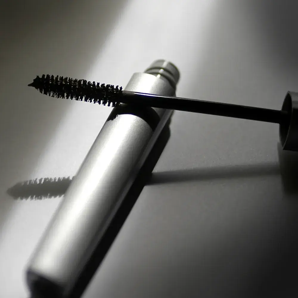 vegan mascara in a silver tube