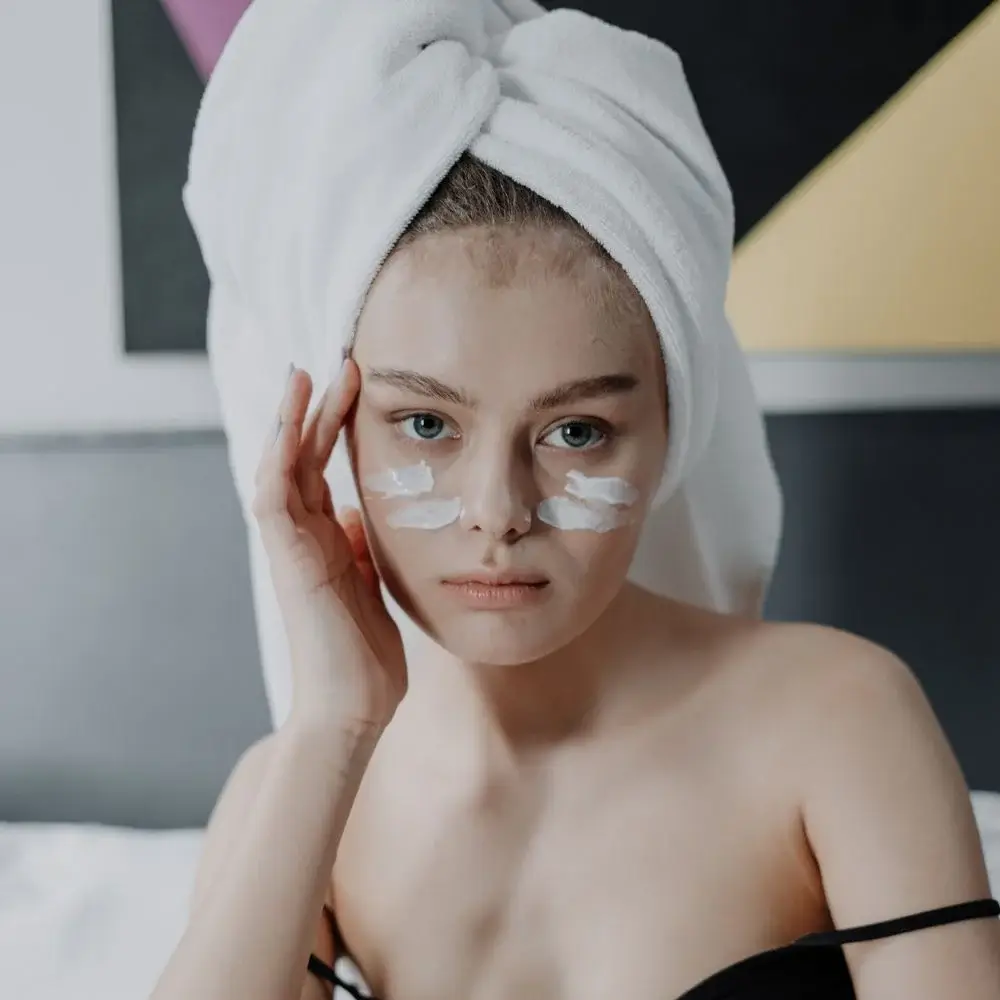 How does collagen eye cream work?