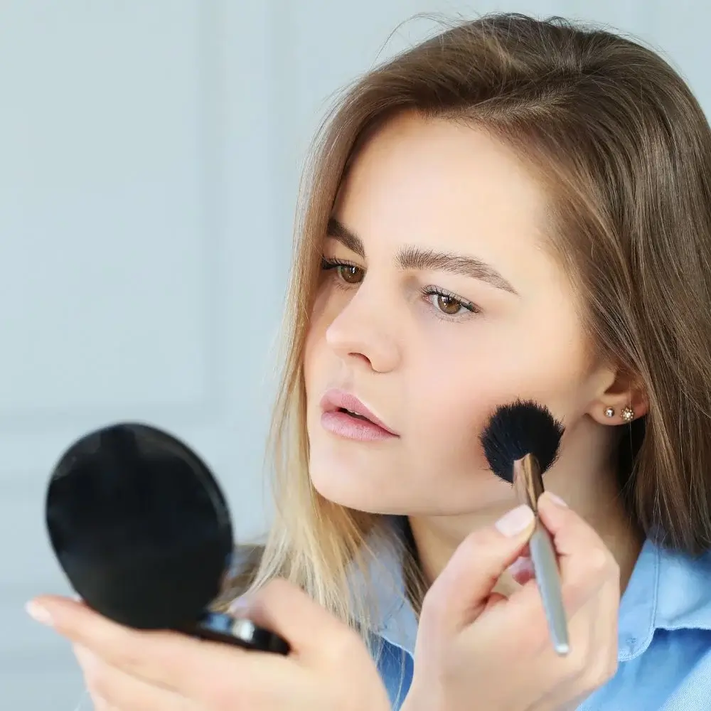 How can I choose the right shade of foundation for my acne scars?