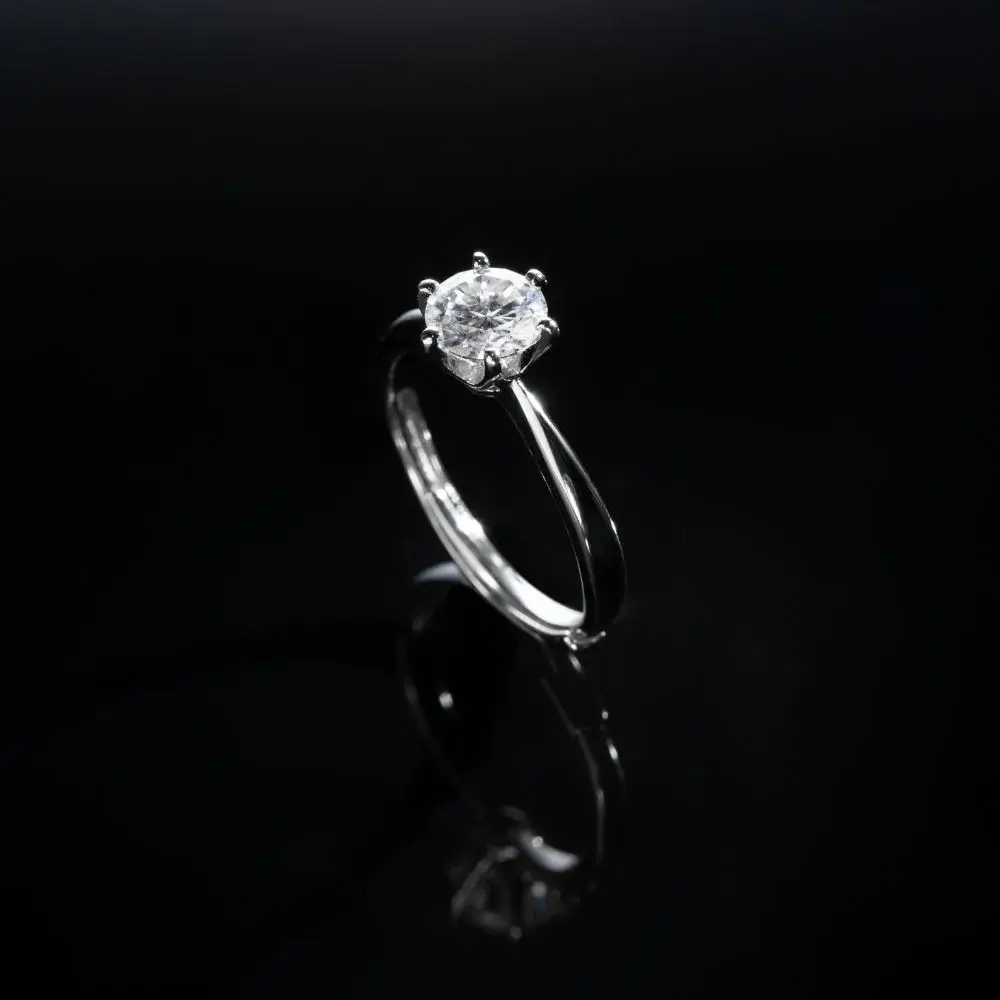What factors affect 2 carat diamond price?