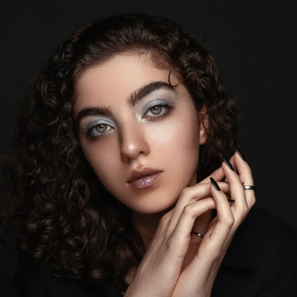How do I aplply luxury nails?