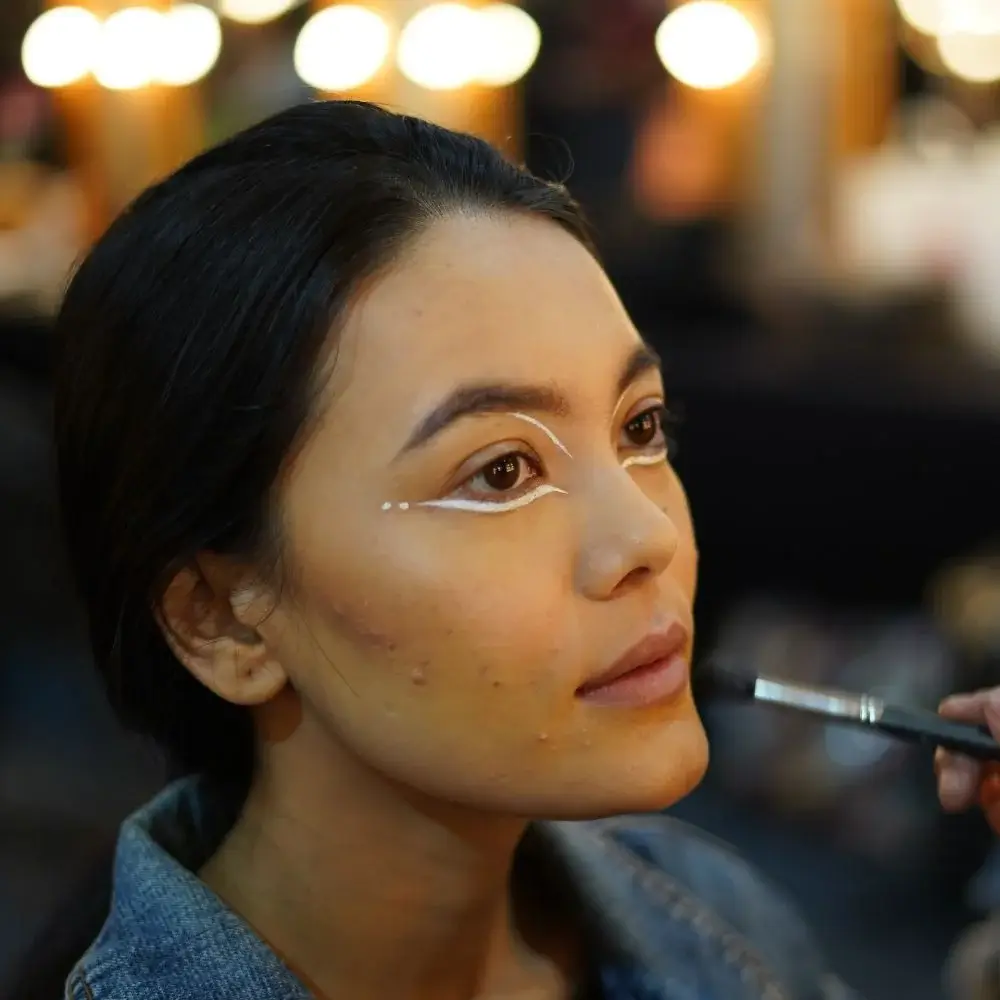 How do I choose the right eyeliner-sensitive eyes?