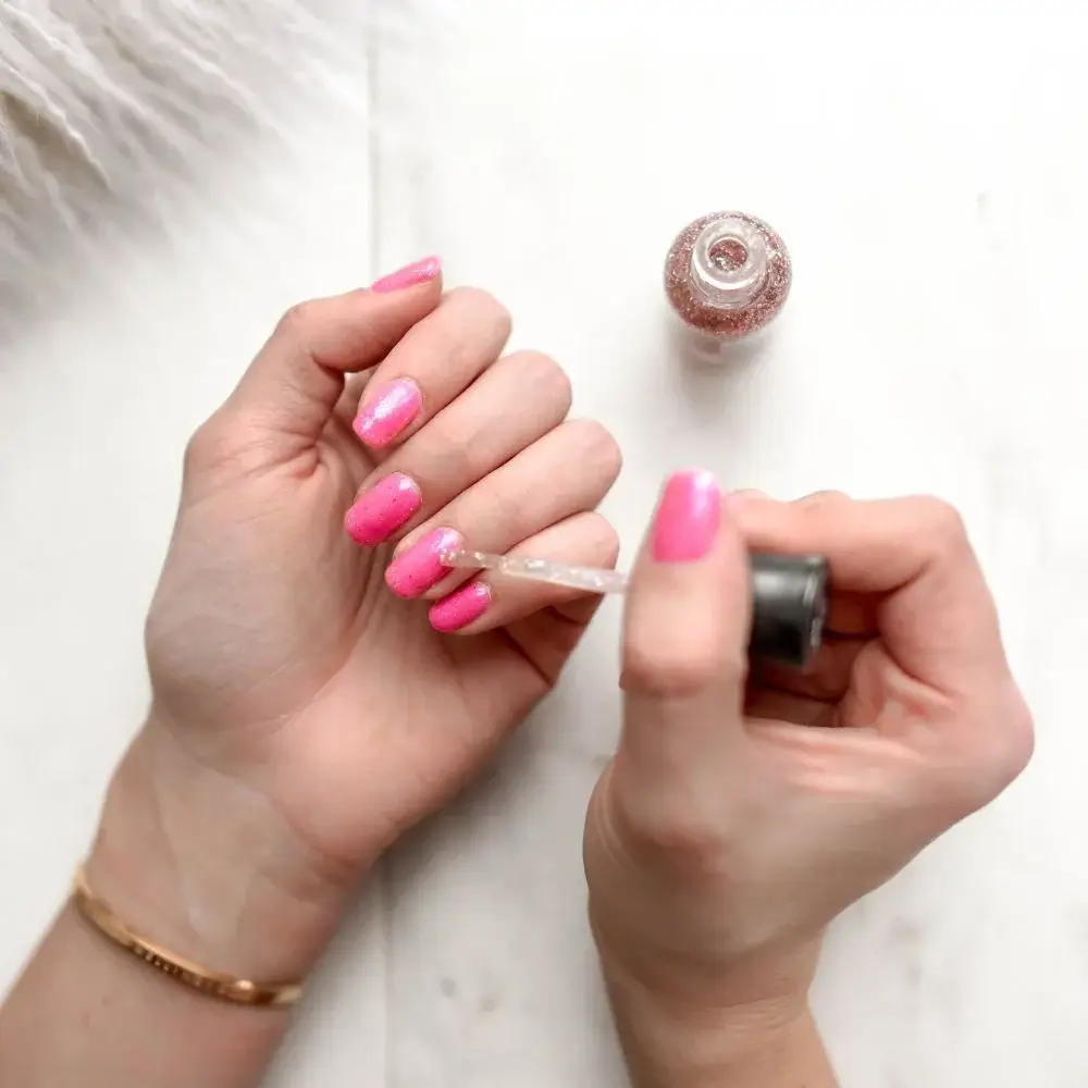 What's the difference between neon nail polish and gel nail polish?