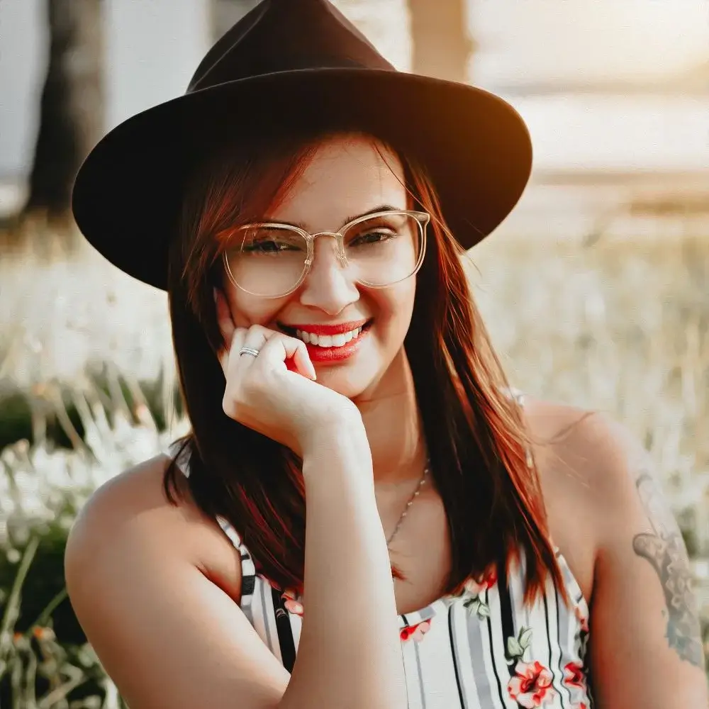 How does hair lightening spray work?