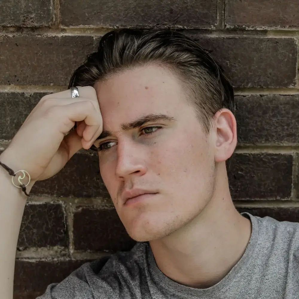 What are the benefits of face scrubs for men?