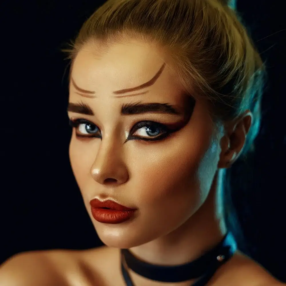 How to do cat eyes with eyeliner?