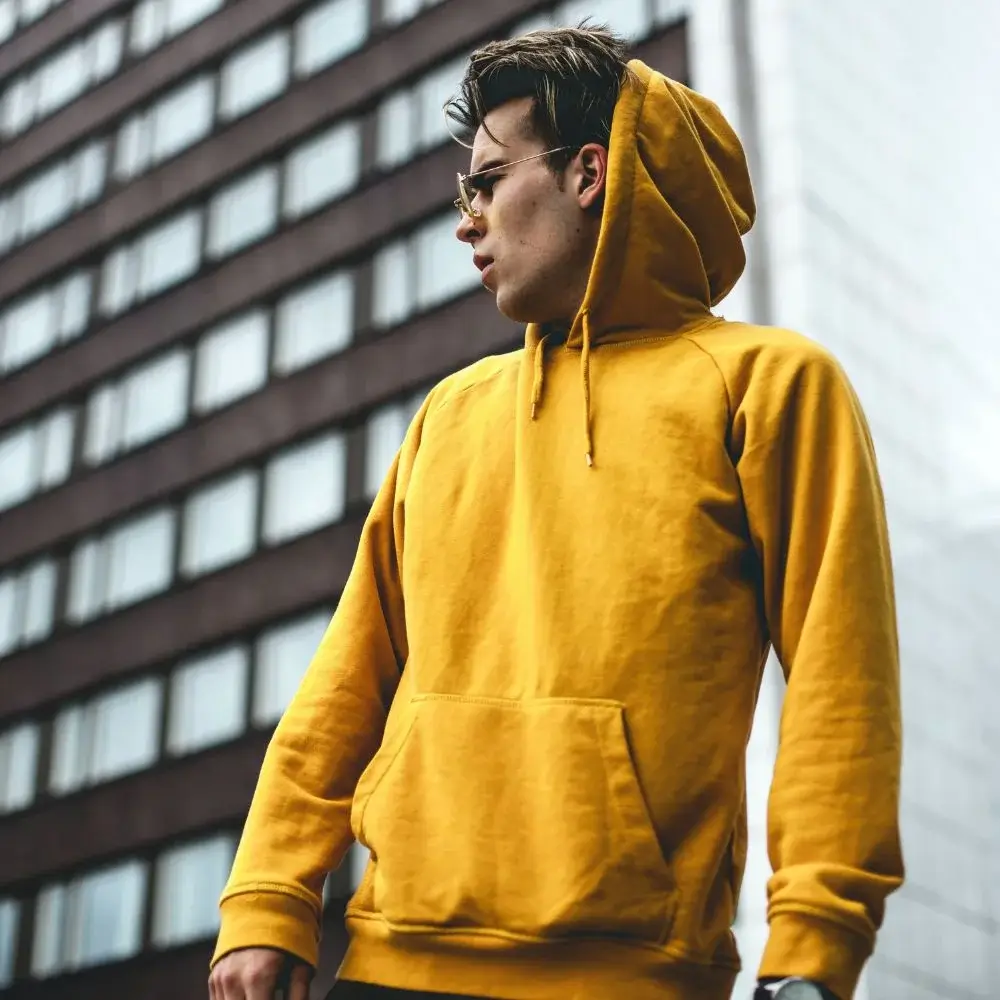 How do I identify quality construction in a men's hoodie?