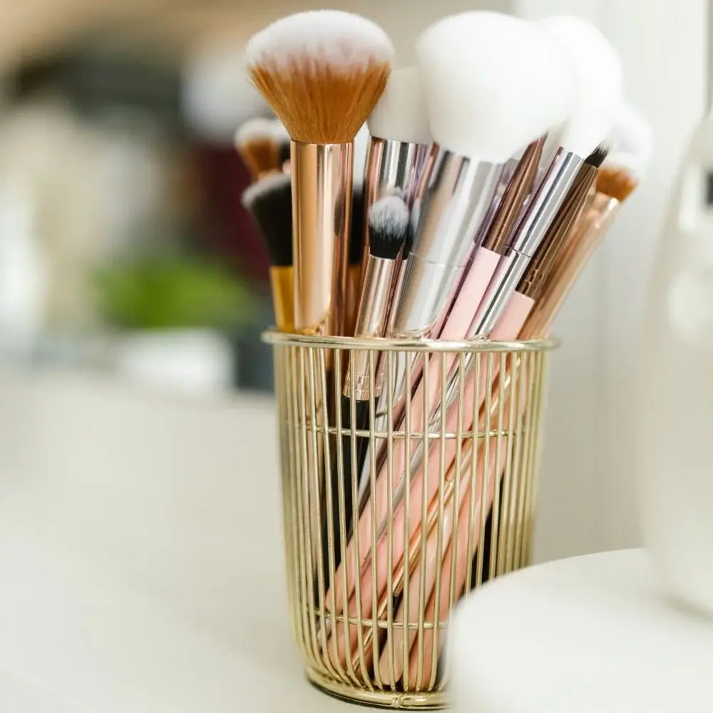How do you choose the right makeup brush?
