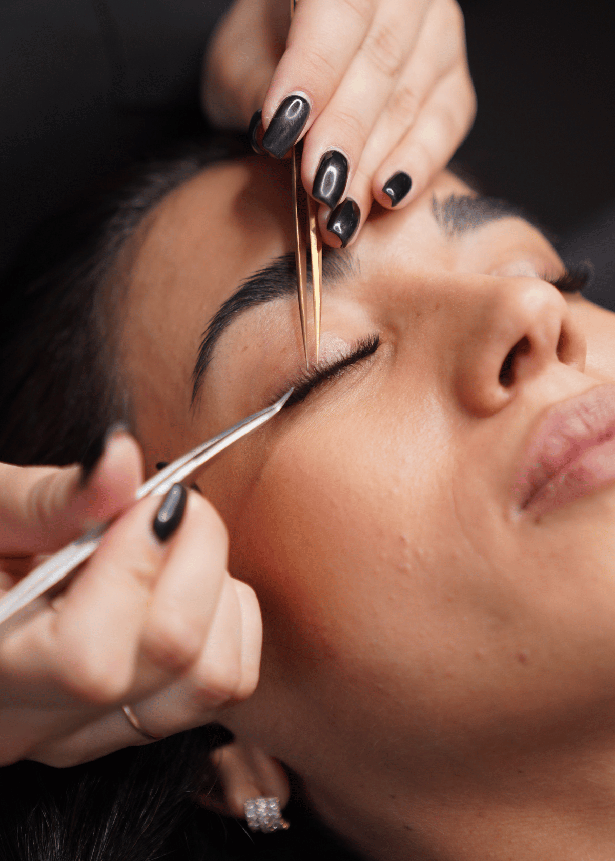 Applying False Lashes: A Step-by-Step Guide to Using Eyelash Glue