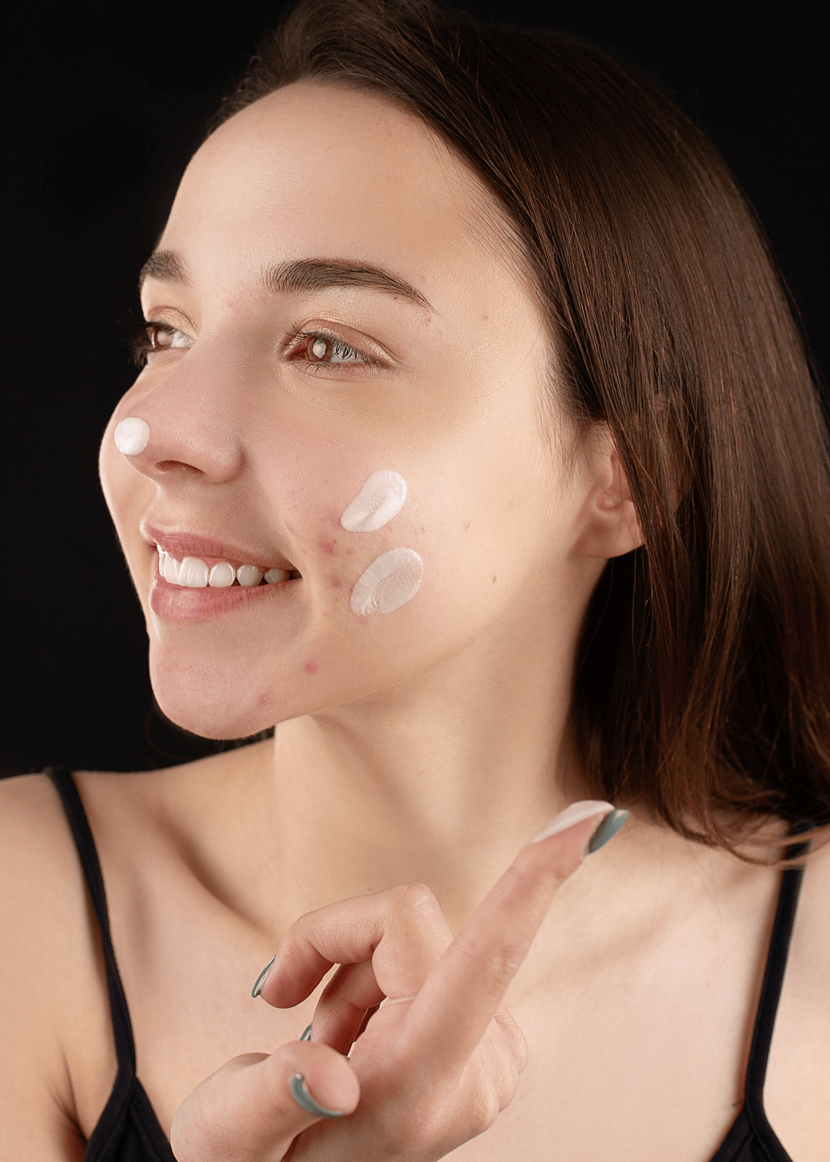 How to Apply Primer and Makeup to Acne Scars