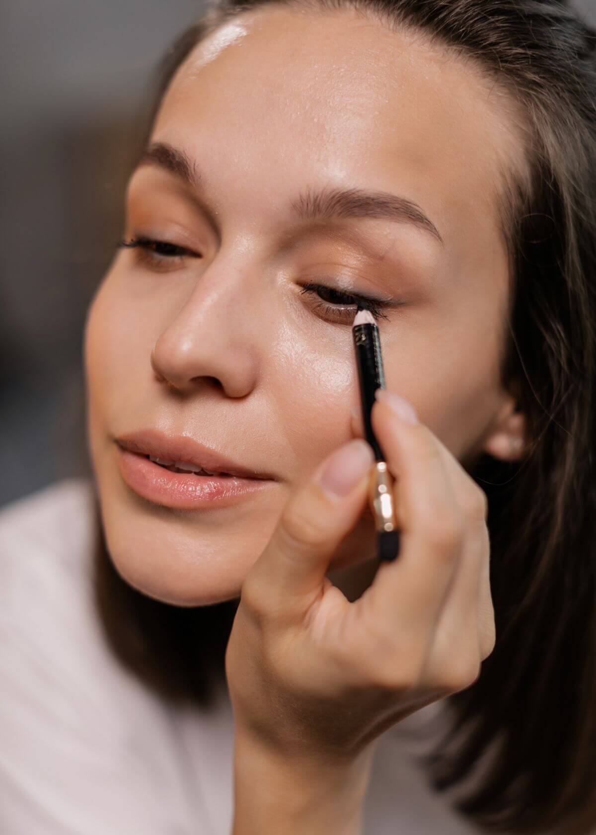 How To Use Nude Eyeliner?