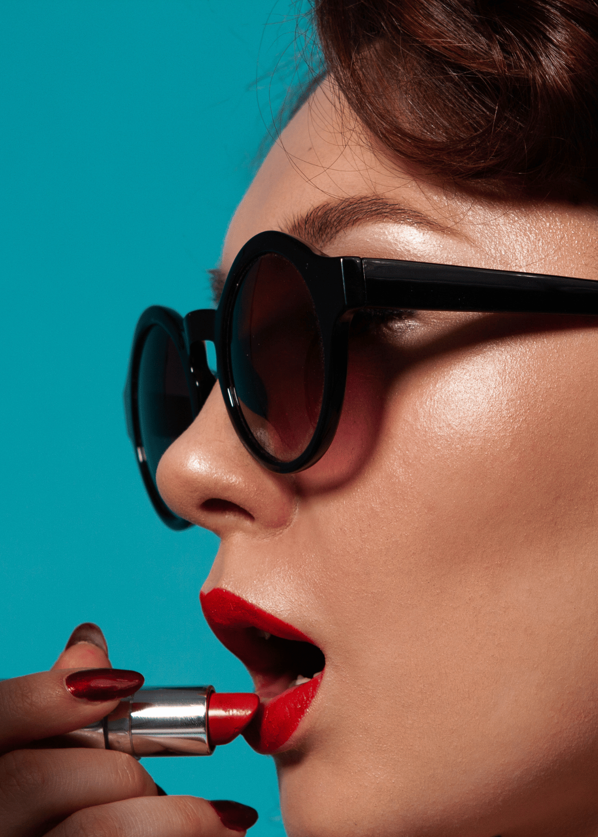 How to Choose the Right Lipstick For Sensitive Lips