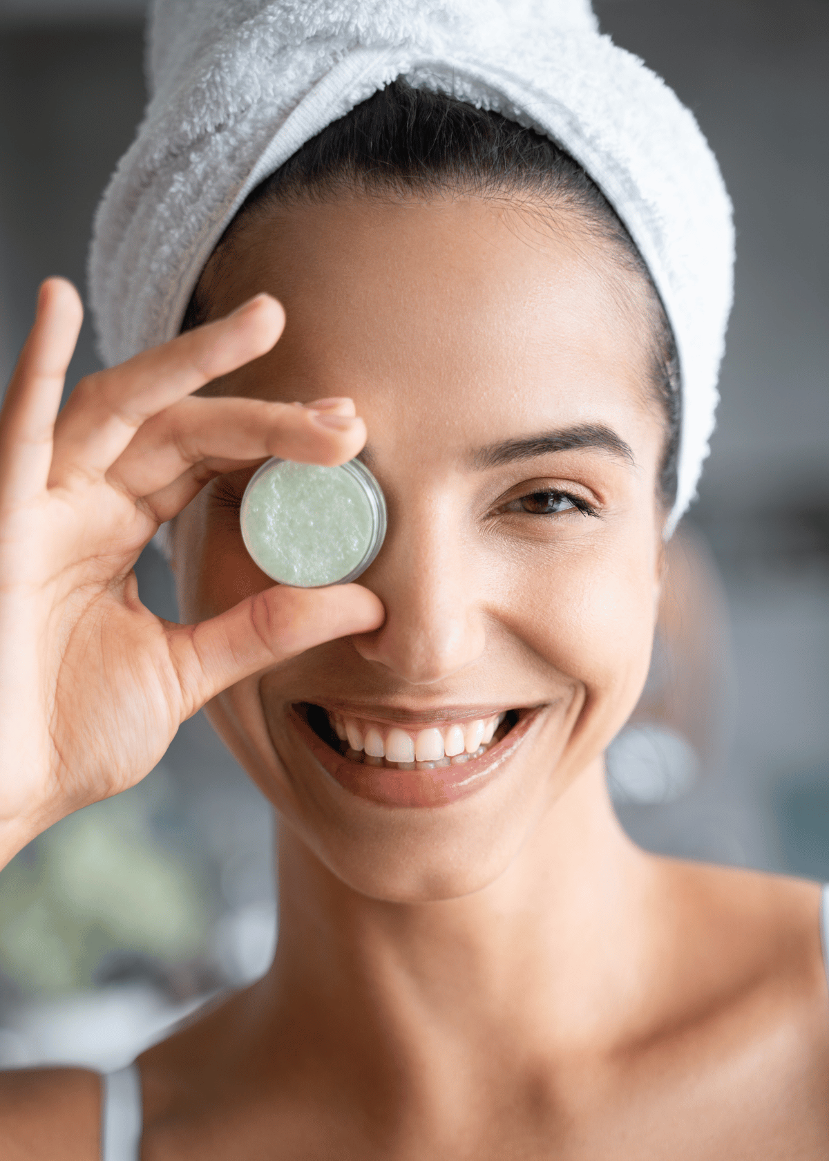 The Benefits of Vegan Eye Creams and How to Apply Them