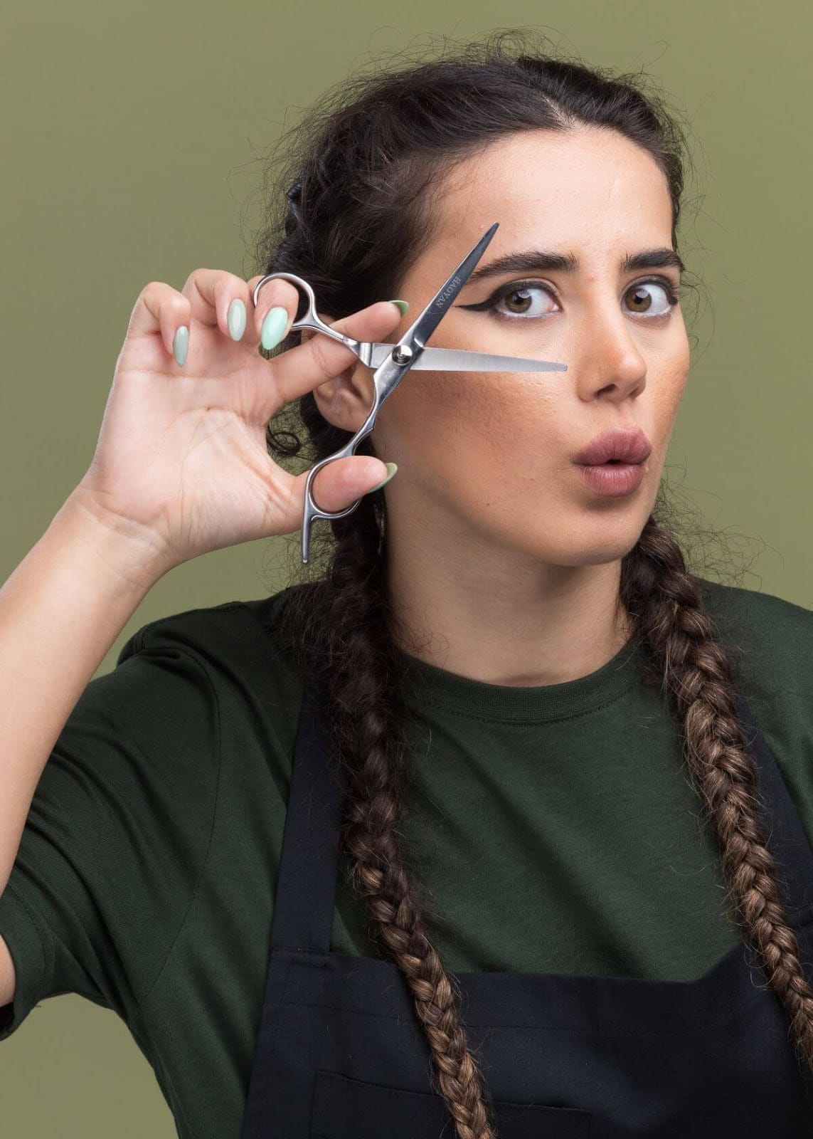 How To Choose The Right Eyebrow Scissors?