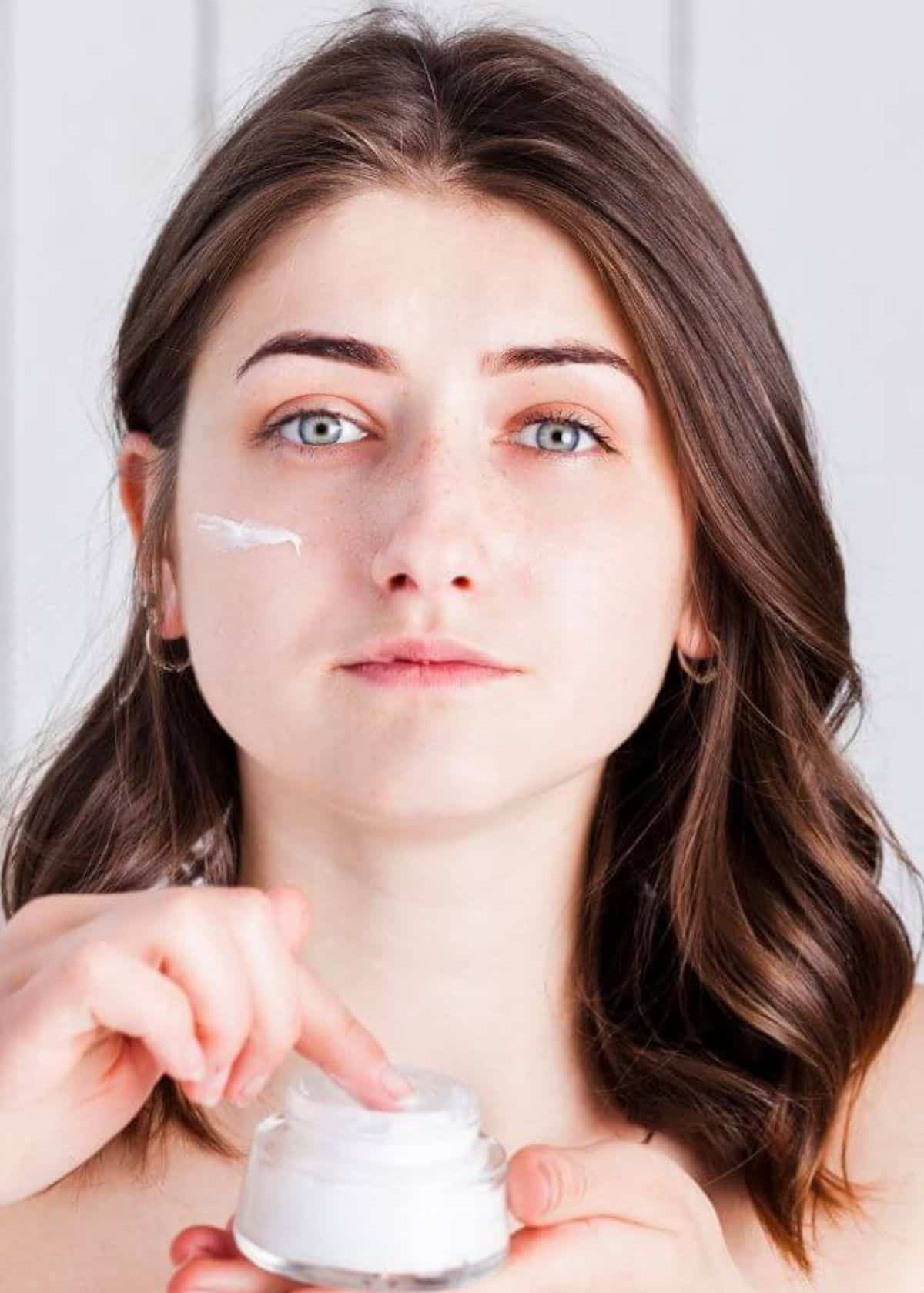 How to Naturally Moisturize Face without Clogging Pores?
