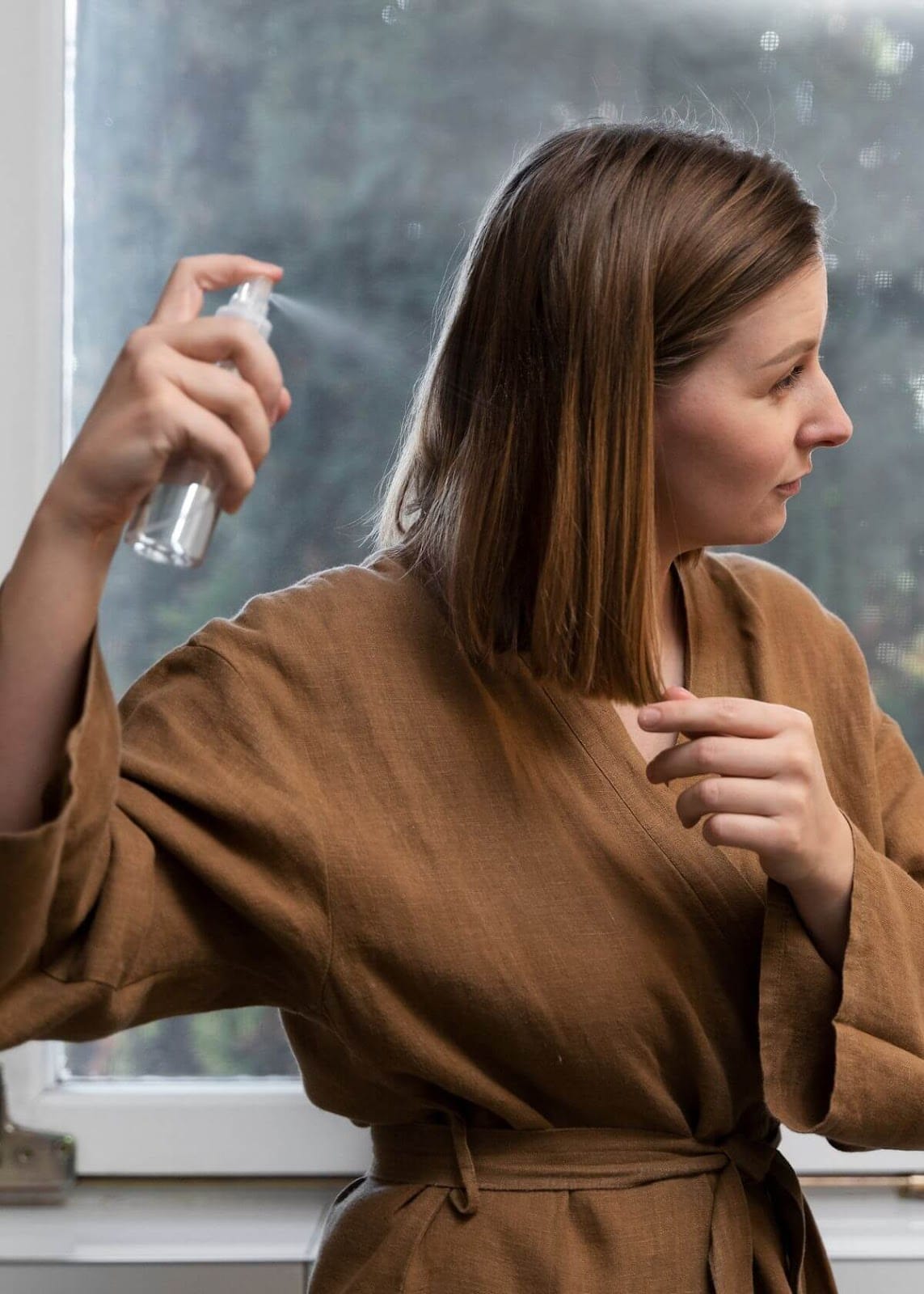 How to use glitter hair spray?
