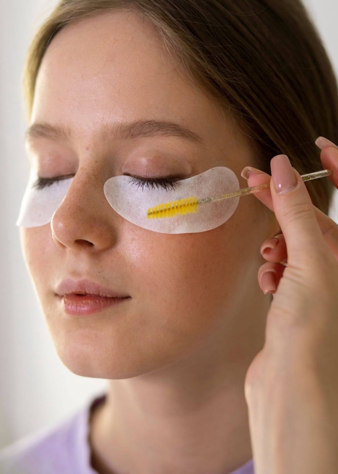 How to wax eyebrows professionally?