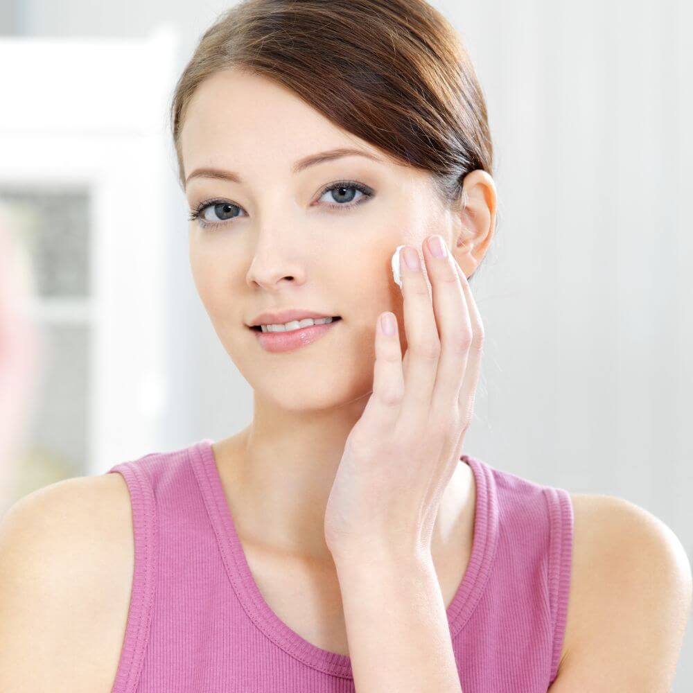How to Moisturize Face Prior to Makeup for Smooth Appearance?