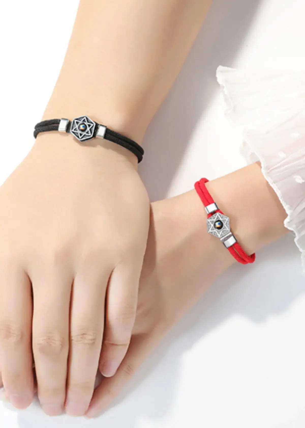 How does a Photo Projection Bracelet work?