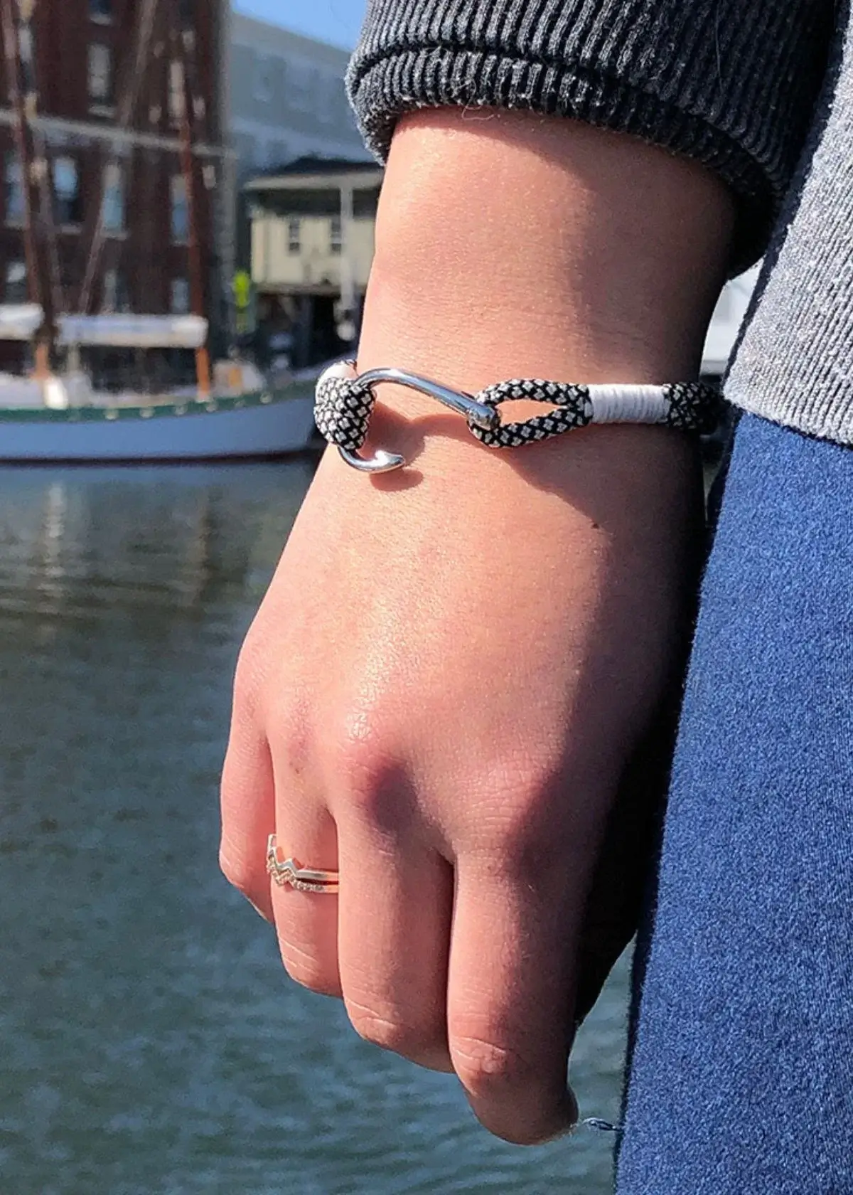 How to Choose the Right Fish Hook Bracelet?