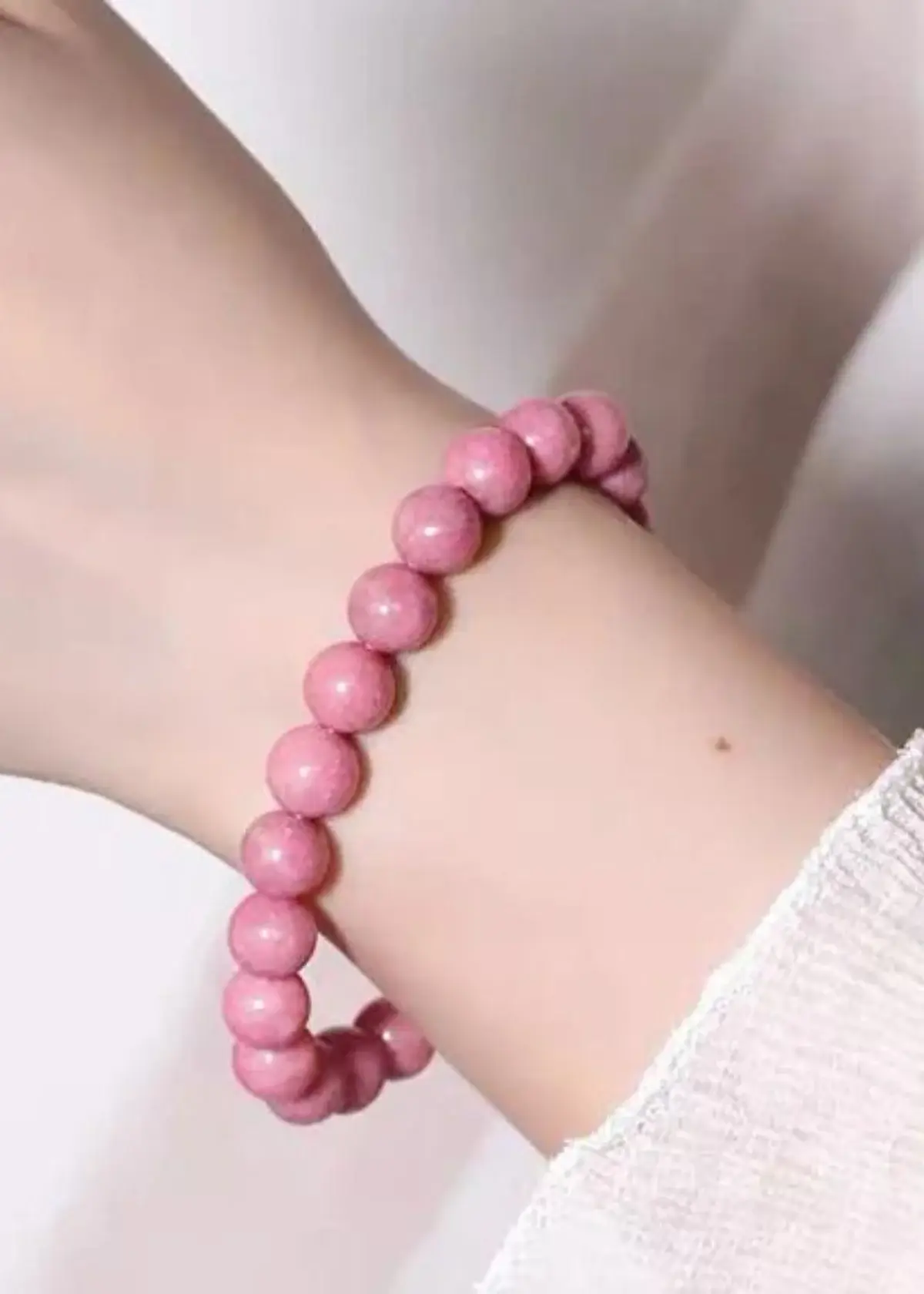 How to Choose the Right Rhodonite Bracelet?
