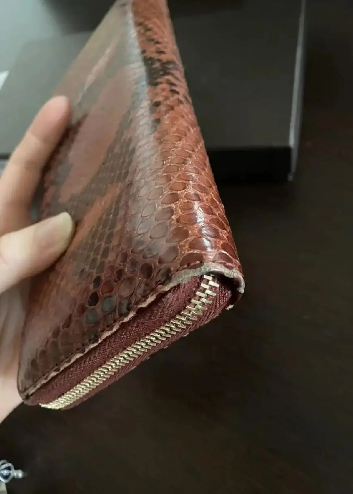 How to Choose the Right Snake Skin Wallet?