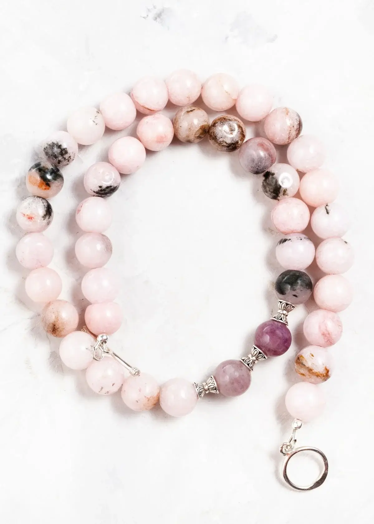 How to Choose the Right Strawberry Quartz Bracelet?