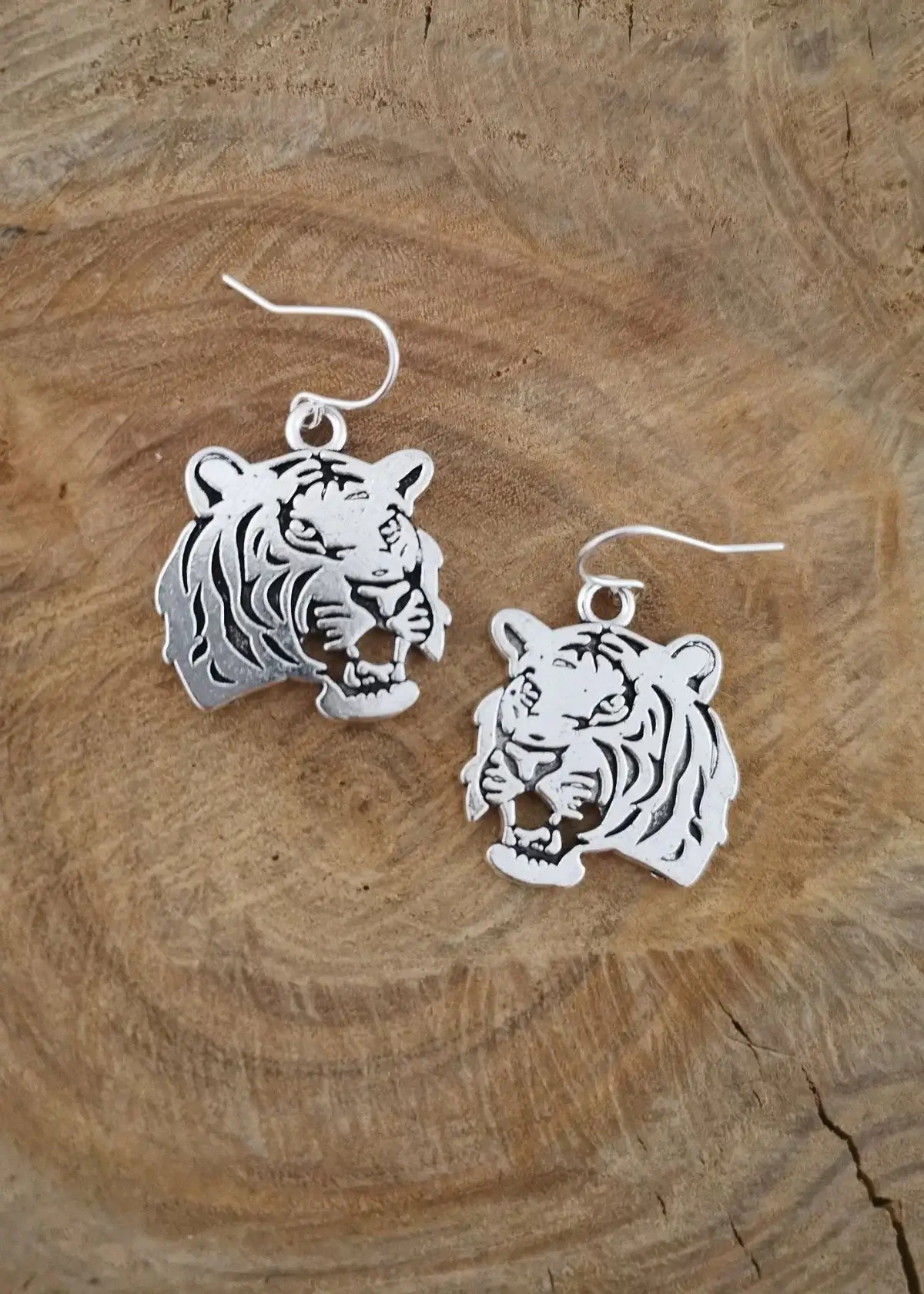 What types of Outfits Can I wear with Tiger Earrings?