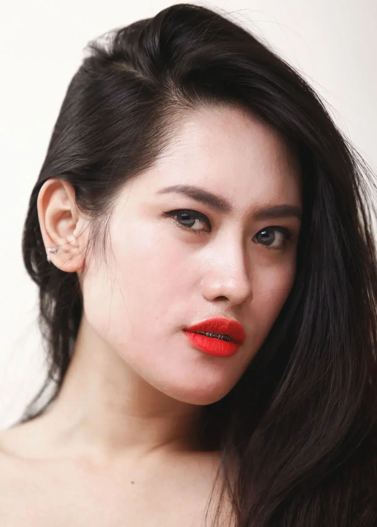 How do I Determine My Skin's undertones to Select the Best Lipstick Shades for My Olive complexion?