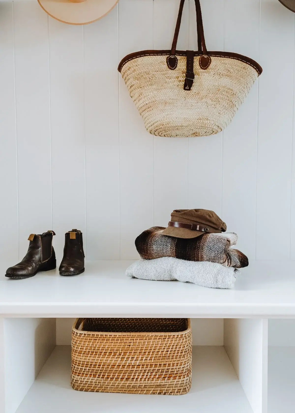 How do Shoe Deodorizers work to Neutralize and Eliminate unpleasant Smells from Footwear?