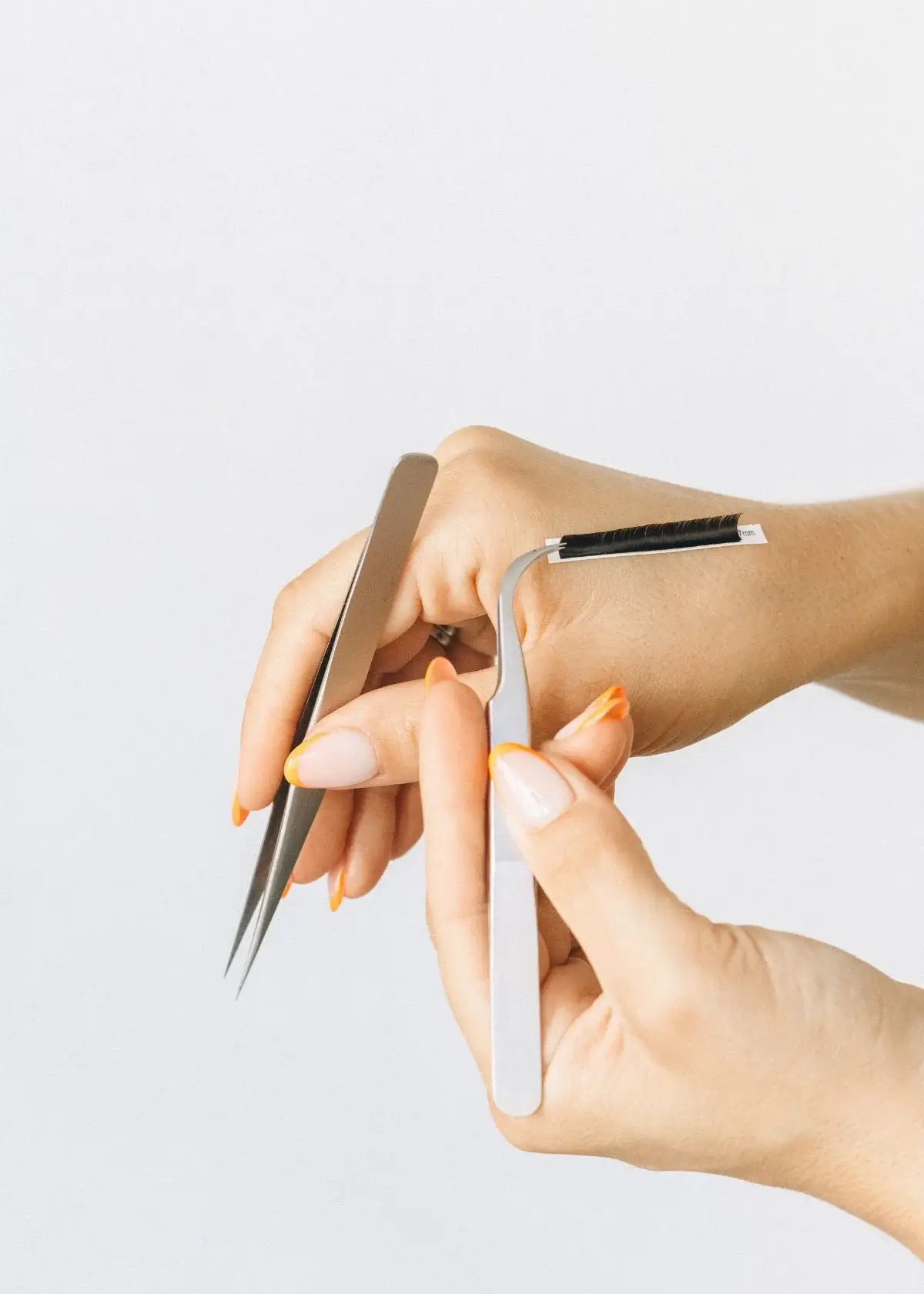 How long do eyelash extensions apply with a kit last?