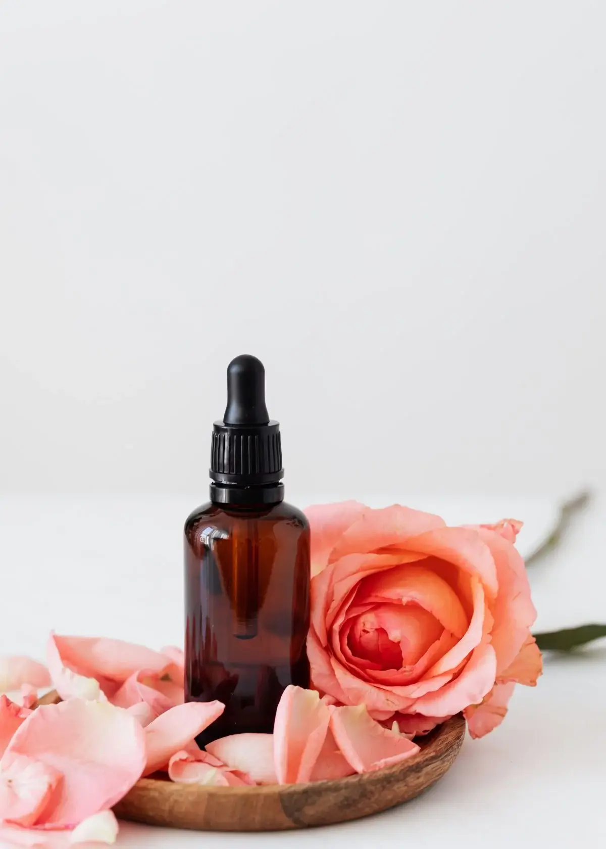 What is the best technique for a face massage with oil?