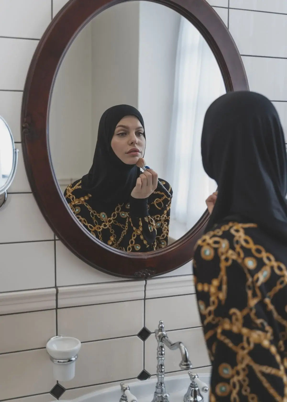 What makes a contour brush the best for applying contouring products?