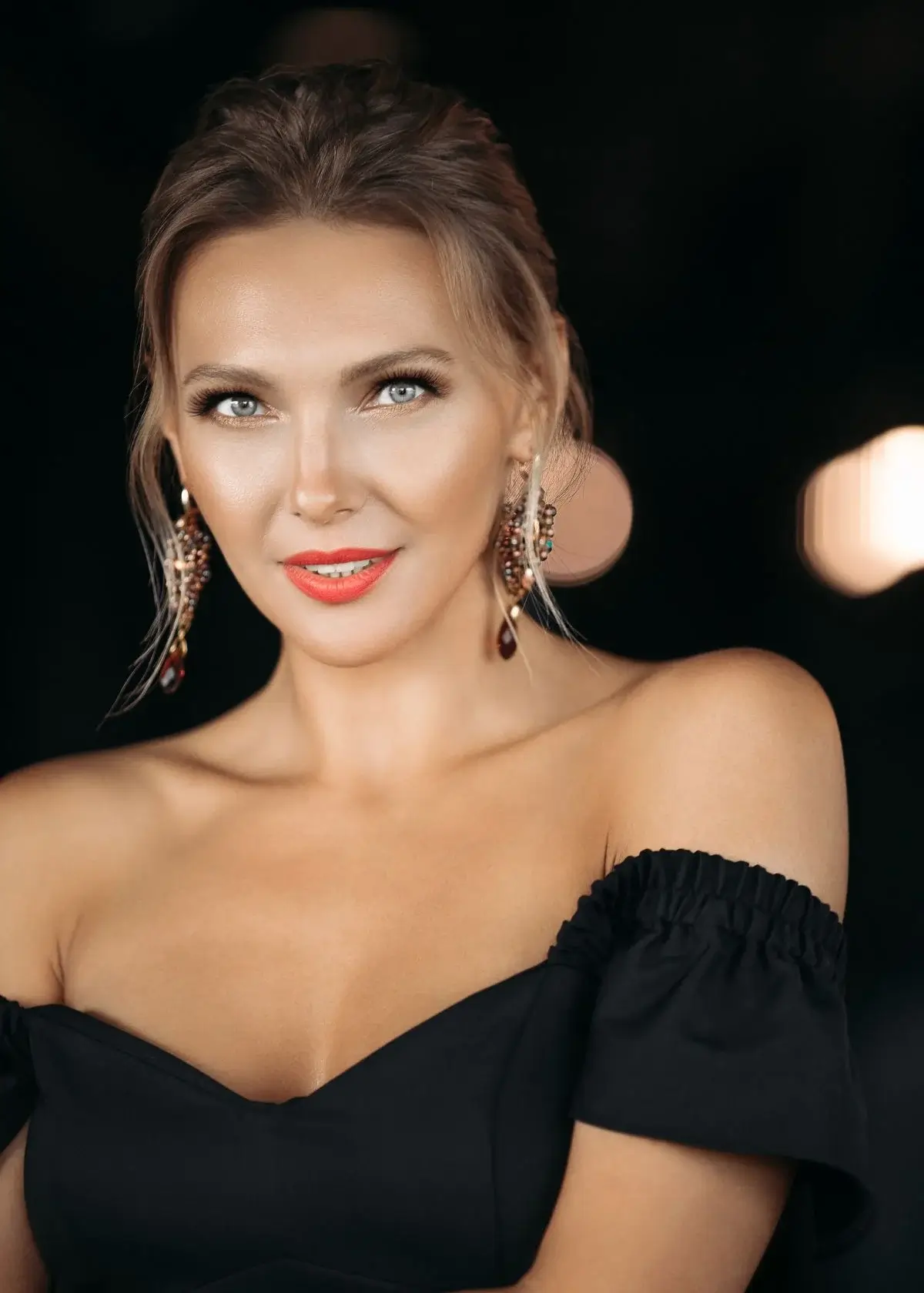 What styles of earrings are considered sexy?
