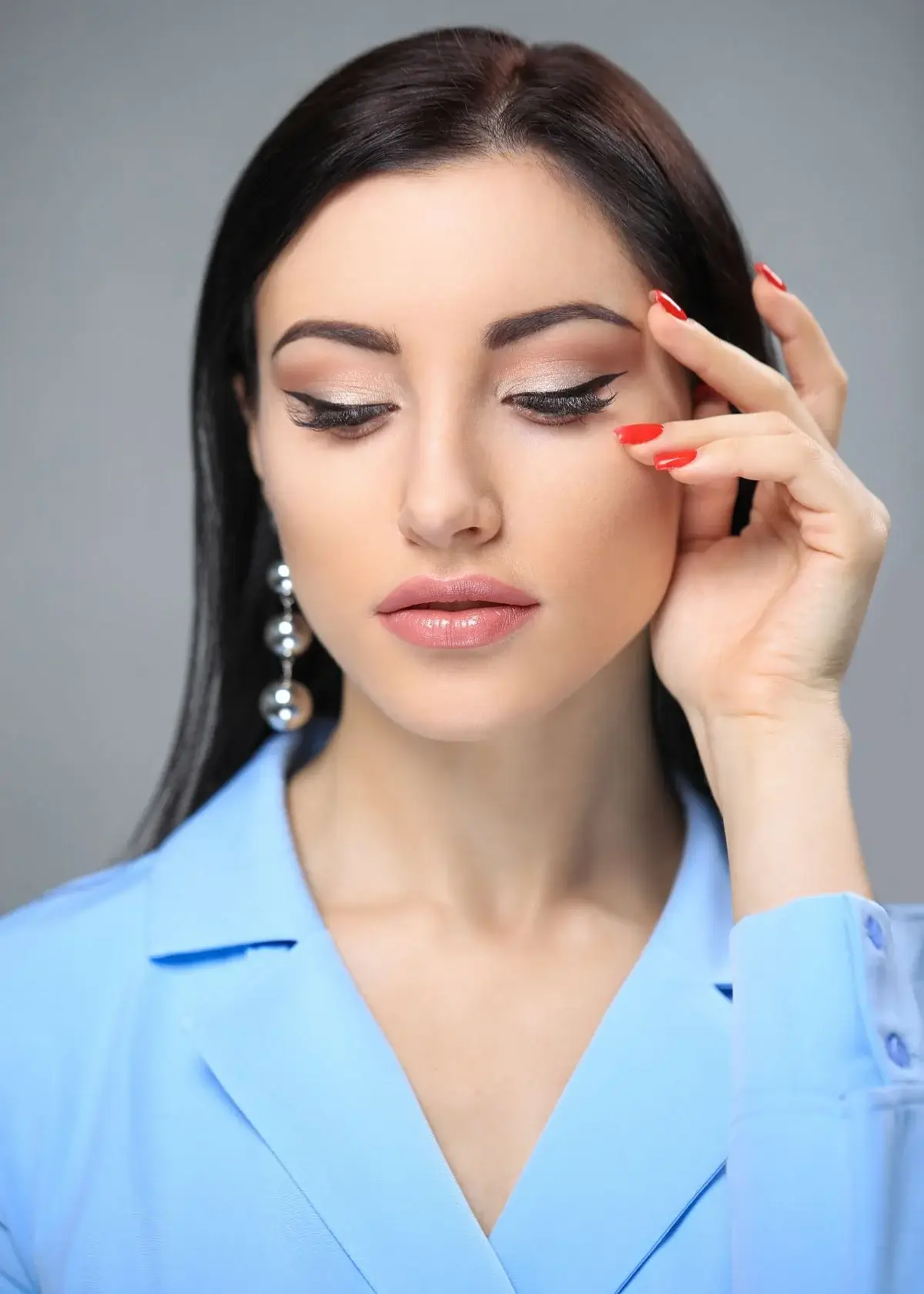 How to Dissolve Eyelash Extension Glue?