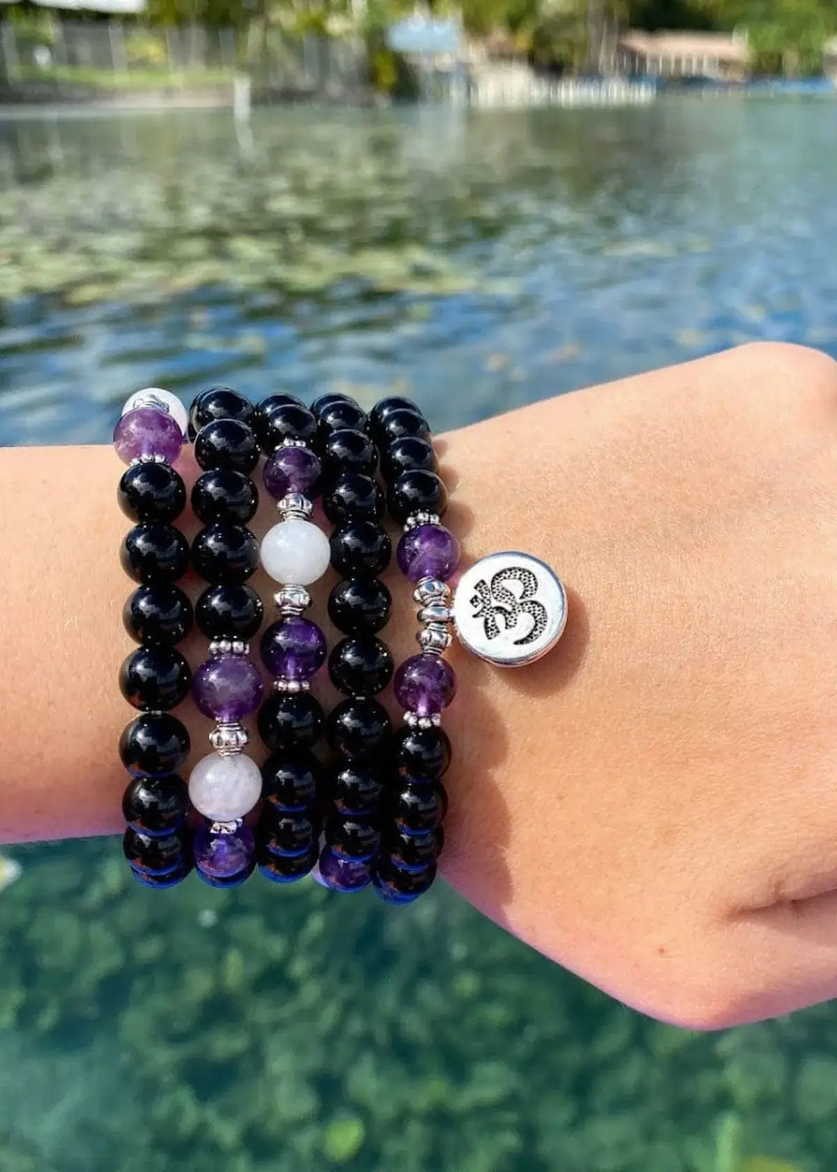 How do you use a mandala bracelet in meditation?