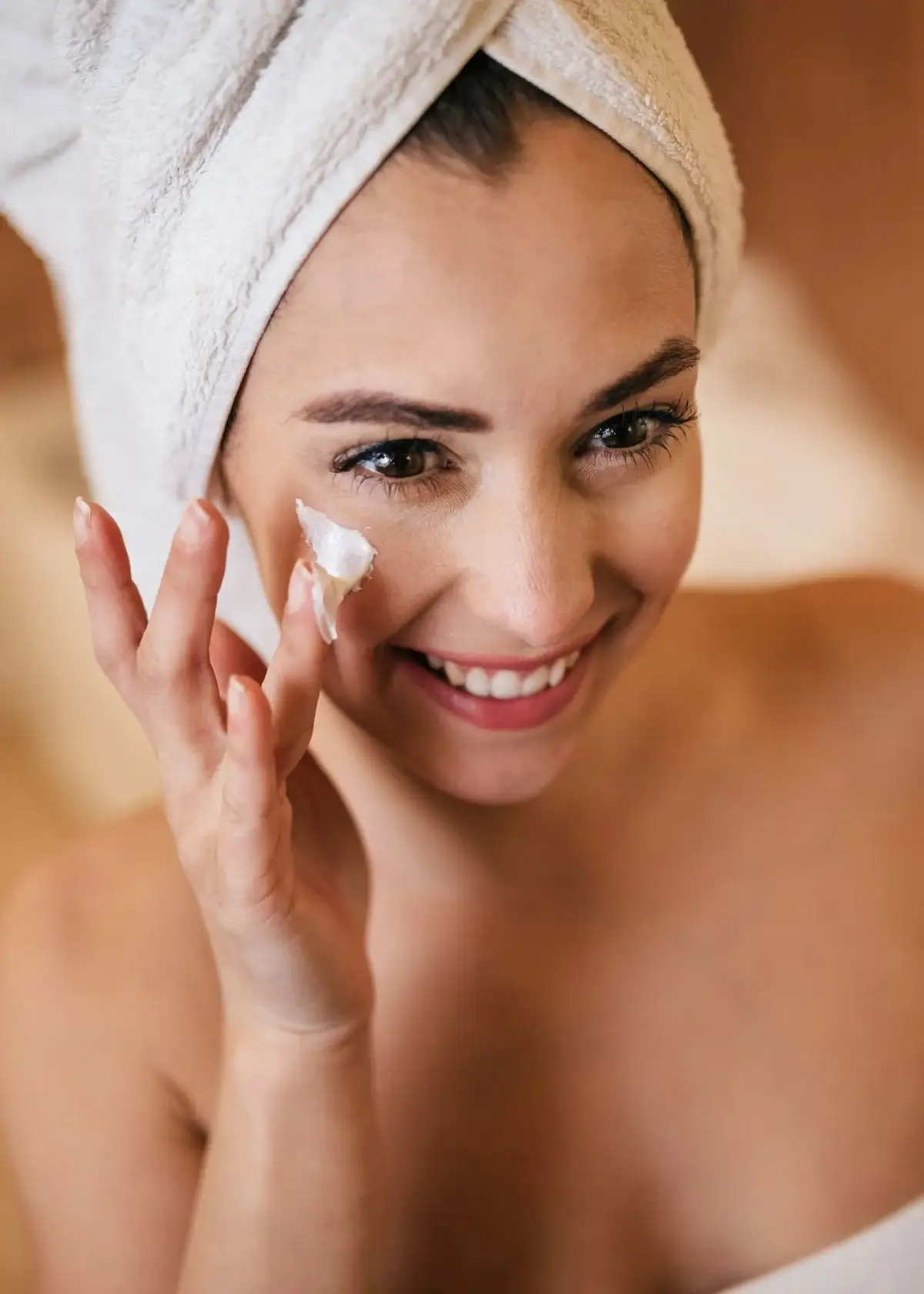 How does caffeine benefit the skin around the eyes?