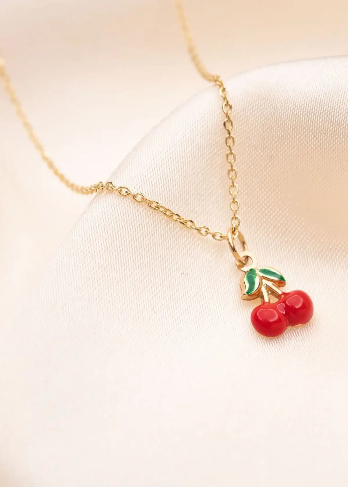 How to choose the right cherry necklace?