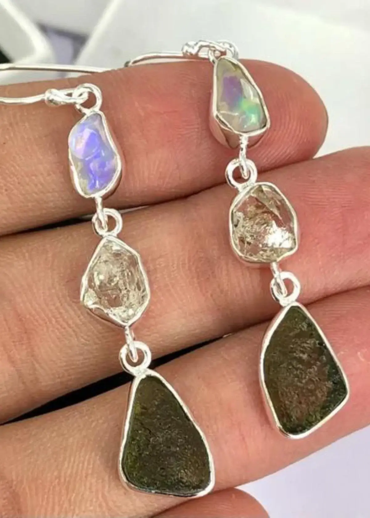 How to choose the right moldavite earrings?