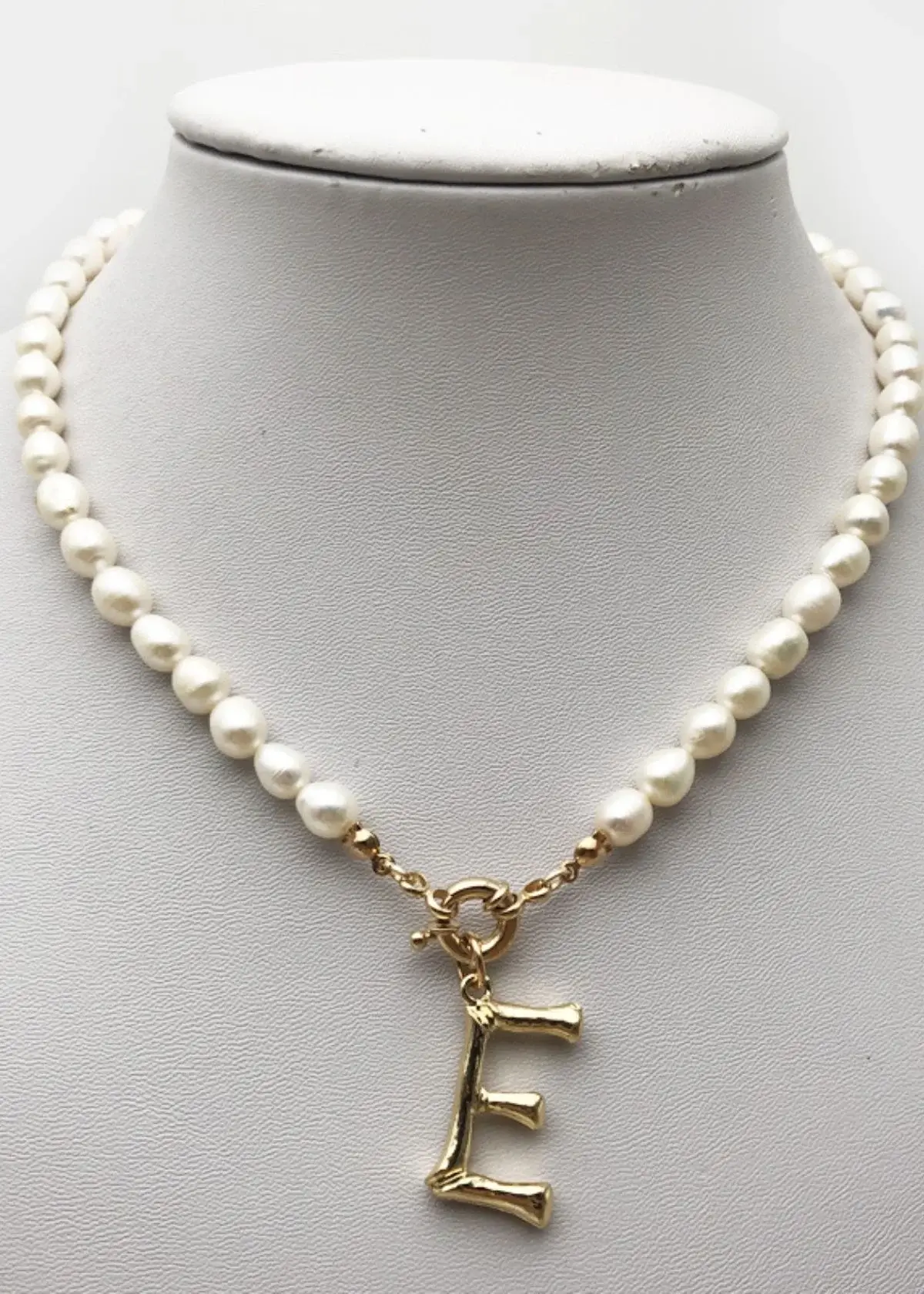 How to choose the right pearl initial necklace?