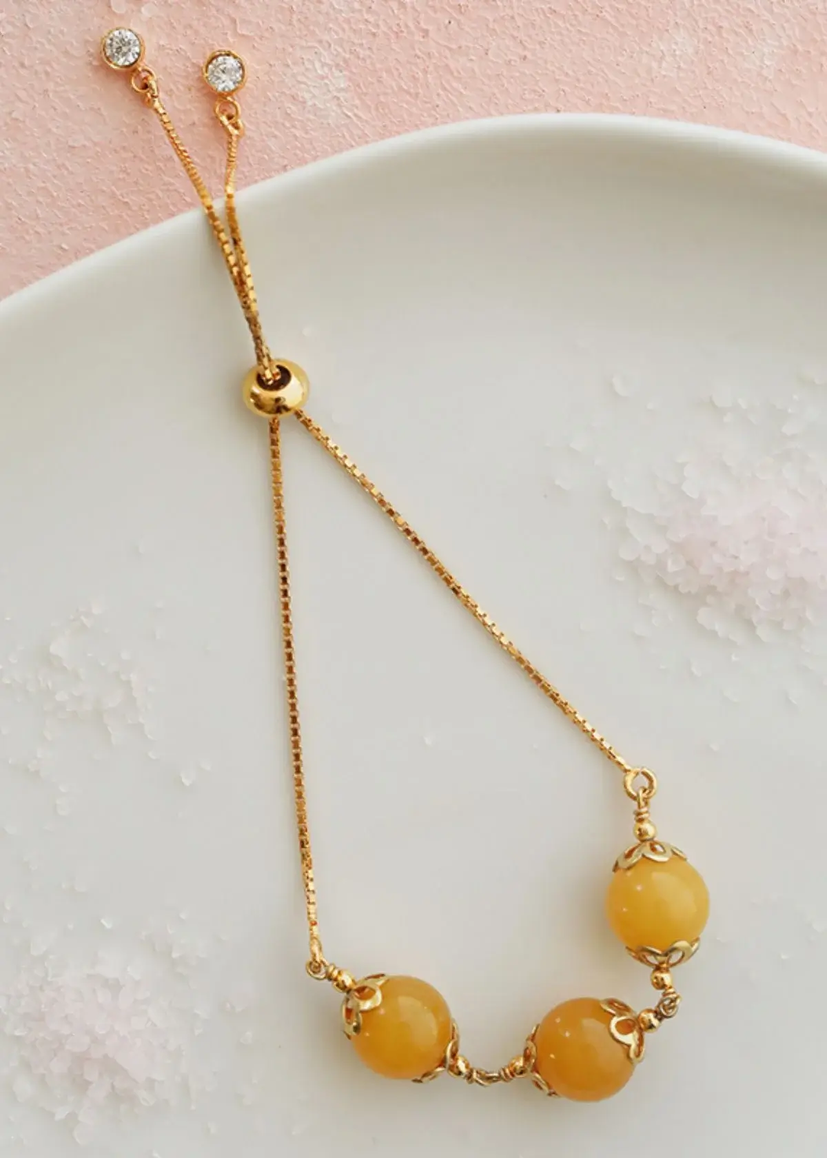 How to choose the right size of an amber bracelet?