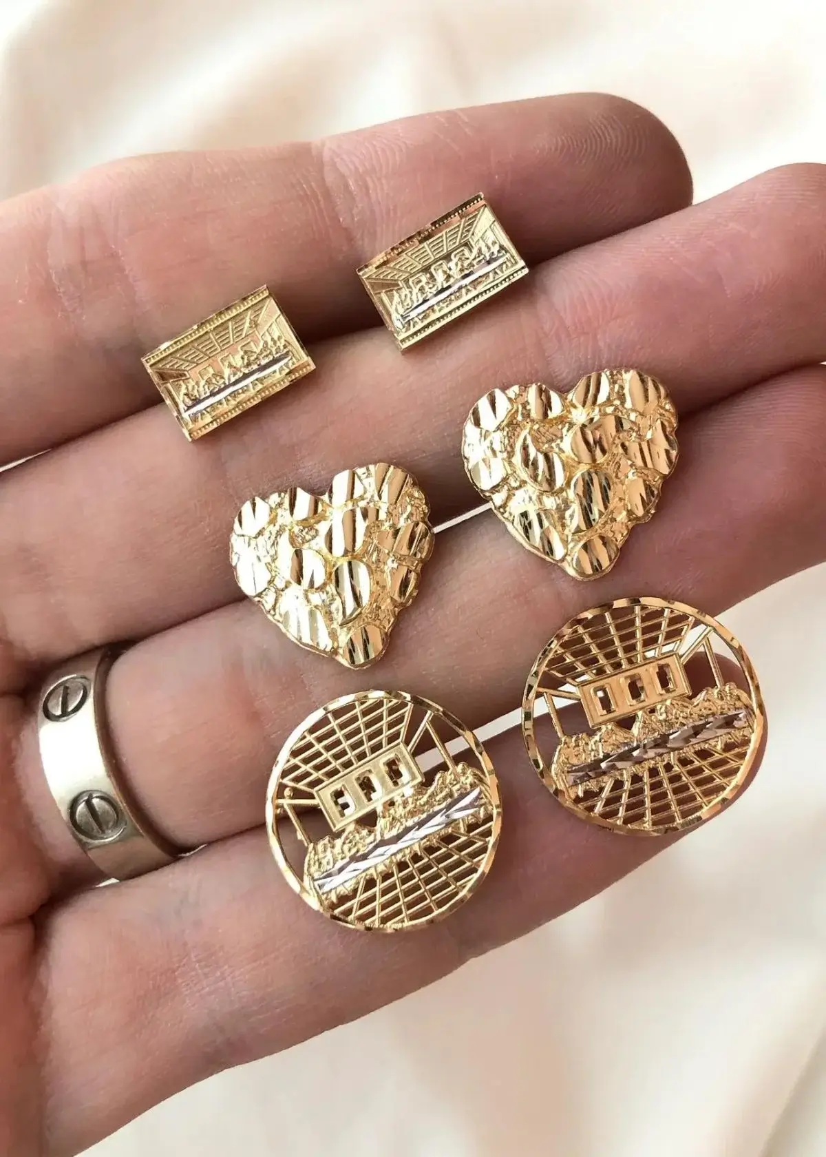 What are Last Supper earrings?