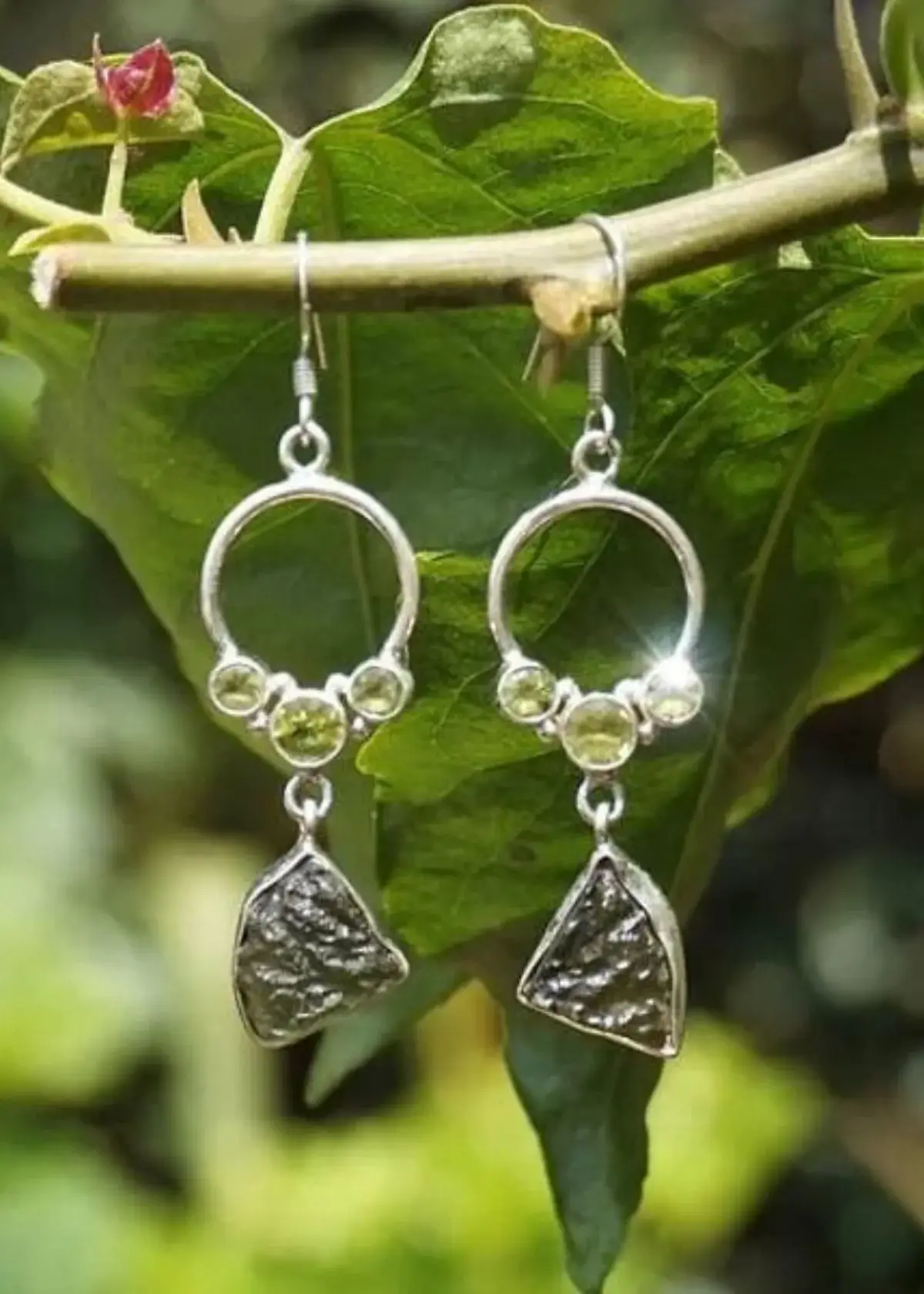 What are Moldavite earrings?