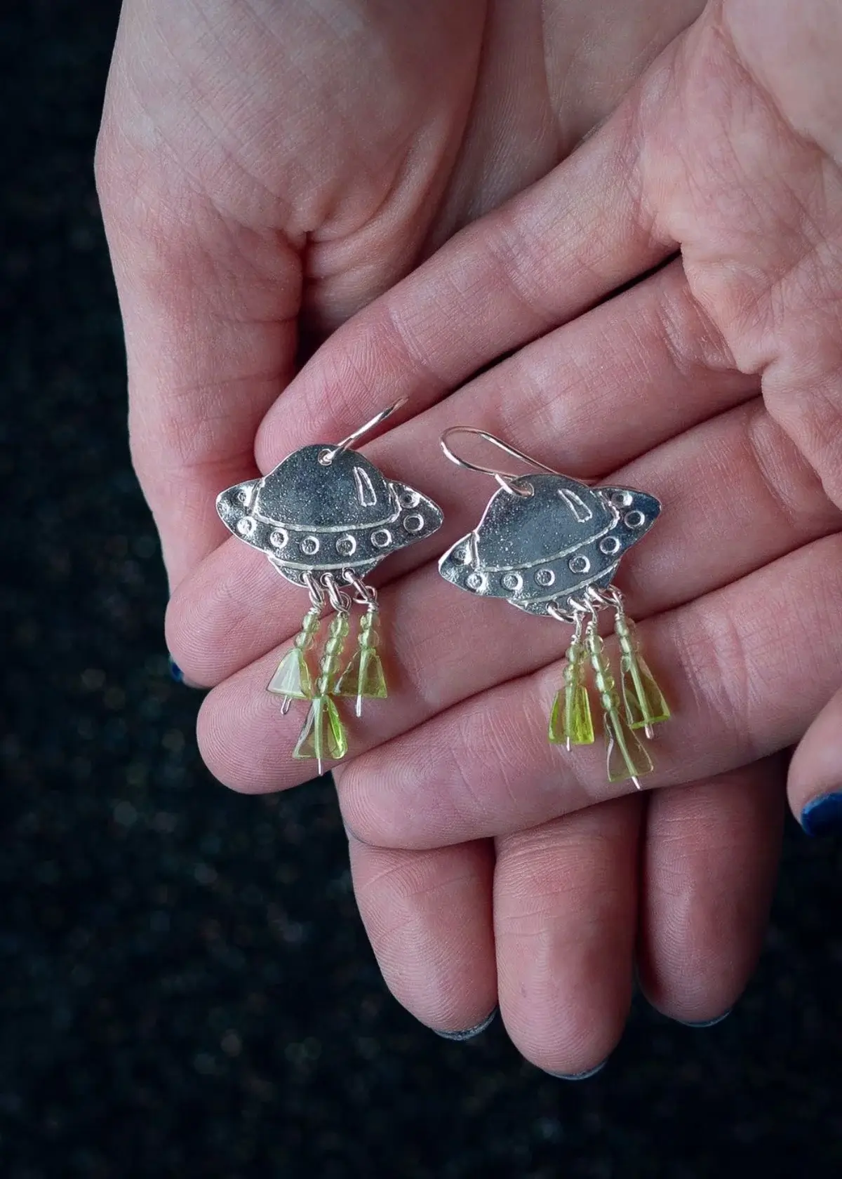 What are UFO earrings?