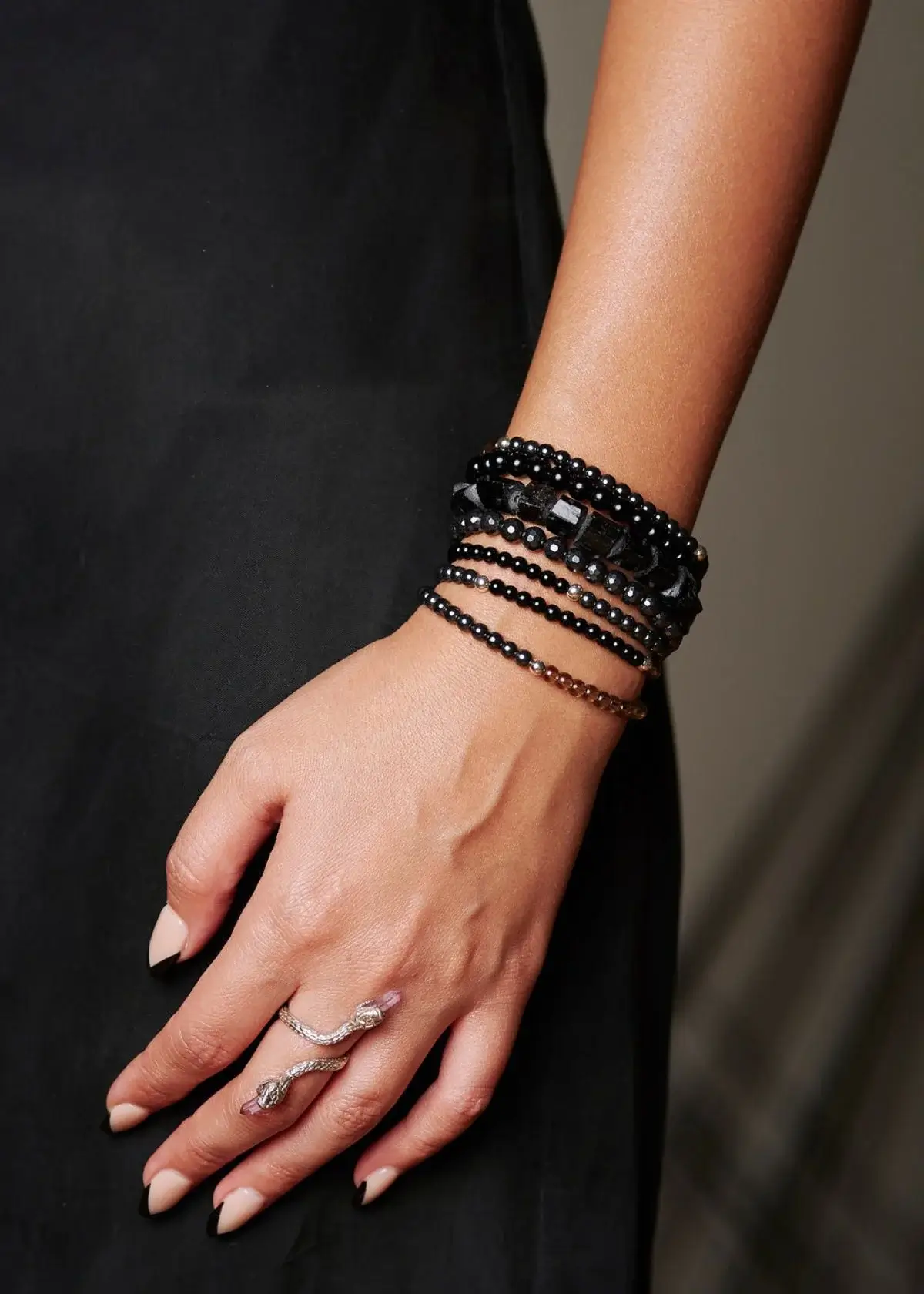 What is a smoky quartz bracelet?